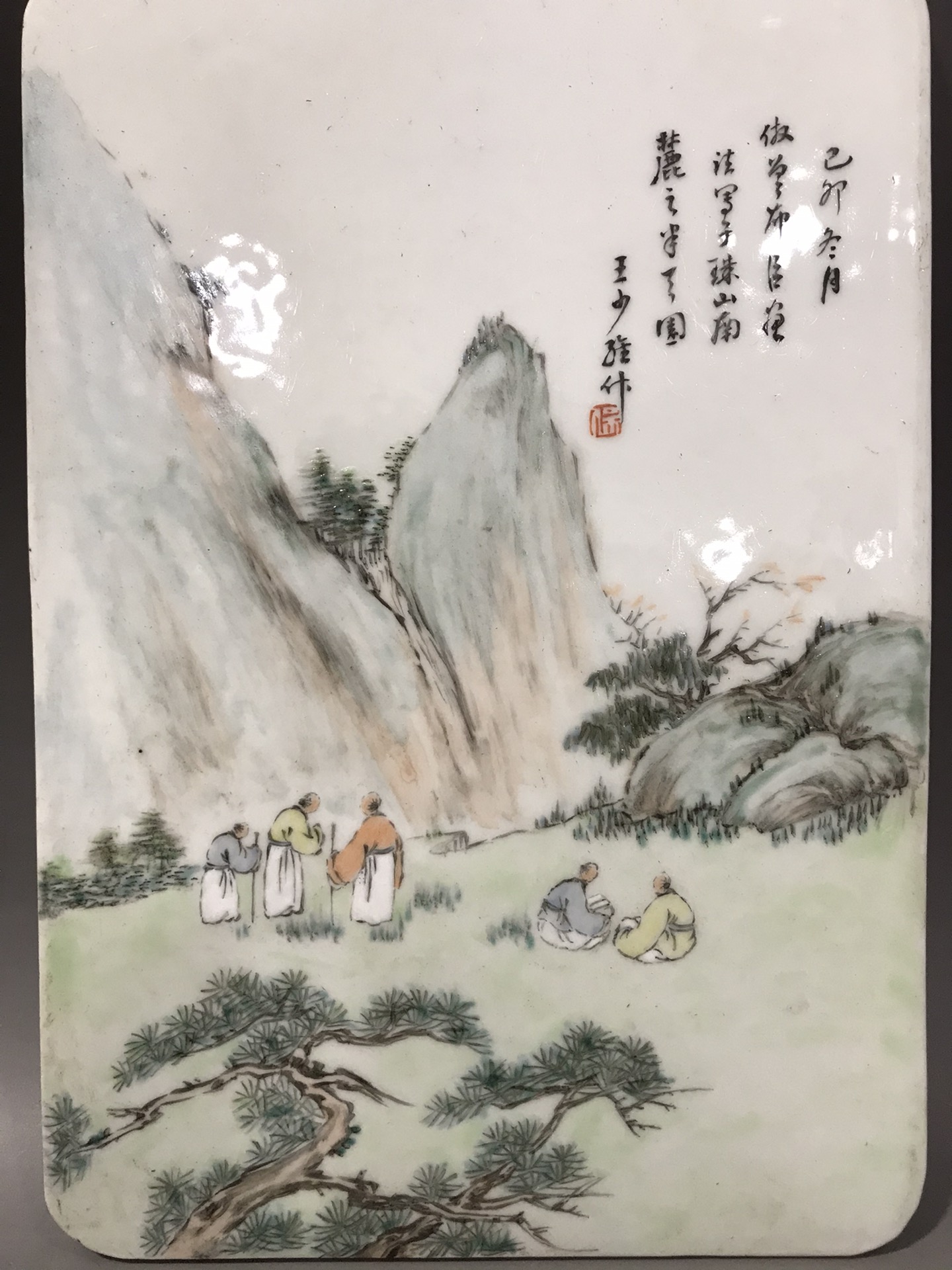 王少维款浅绛彩人物山水瓷板,尺寸16.4*24厘米,全品