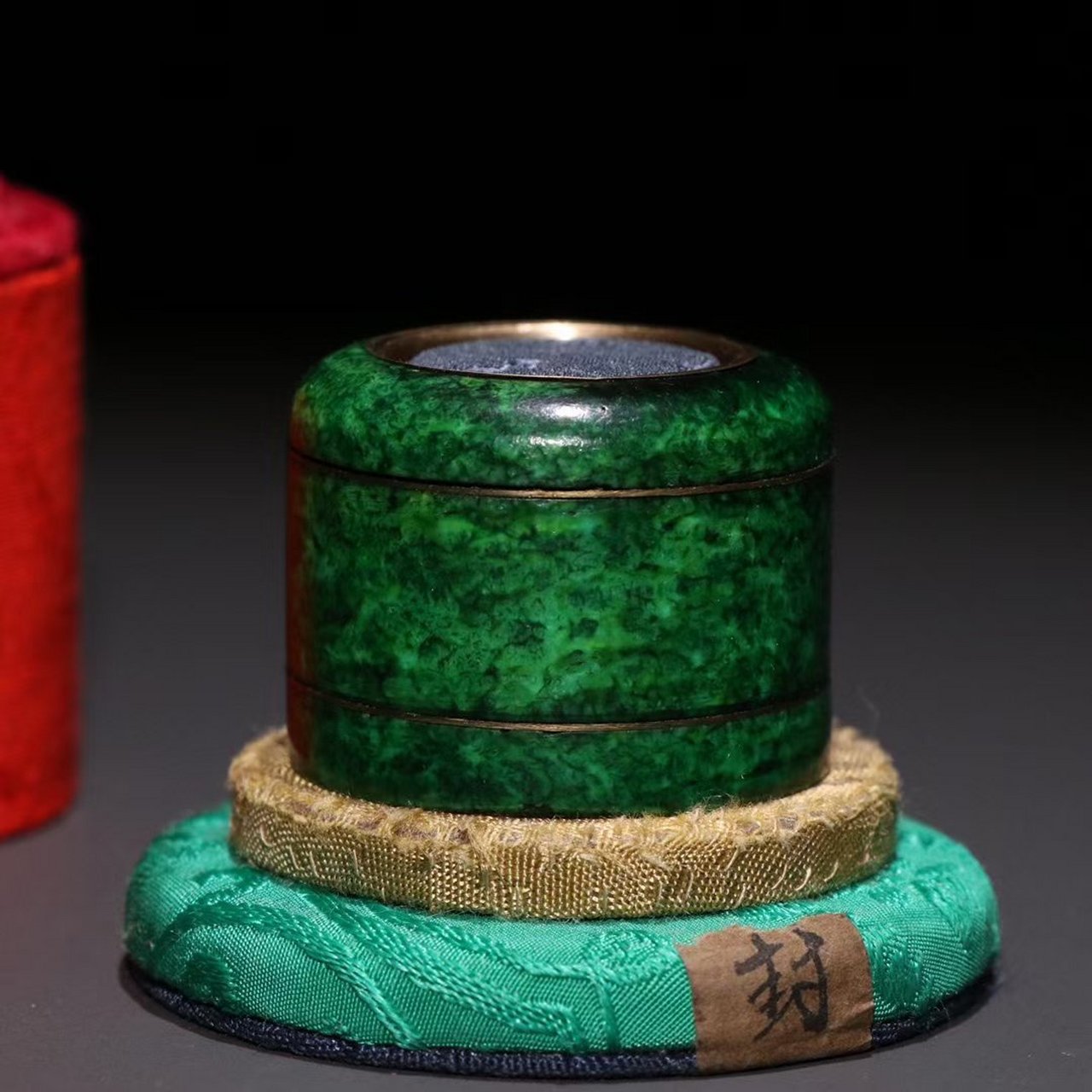 5g 宫廷造办处工艺,工艺精湛,质地坚硬,品相一流,带老布盒珍藏.