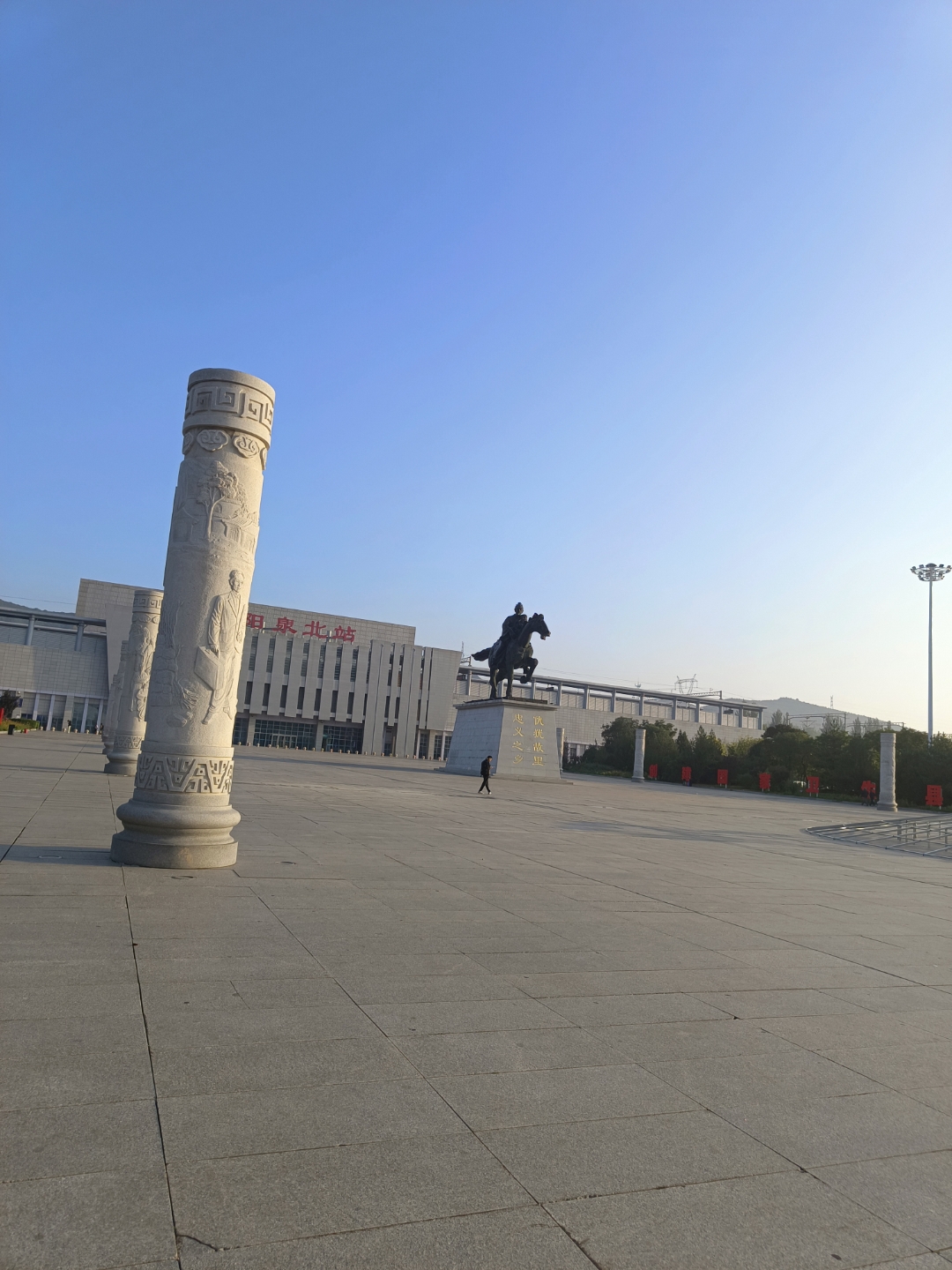 不管怎么说景色美,美的像幅画似的,我们呀,就是那