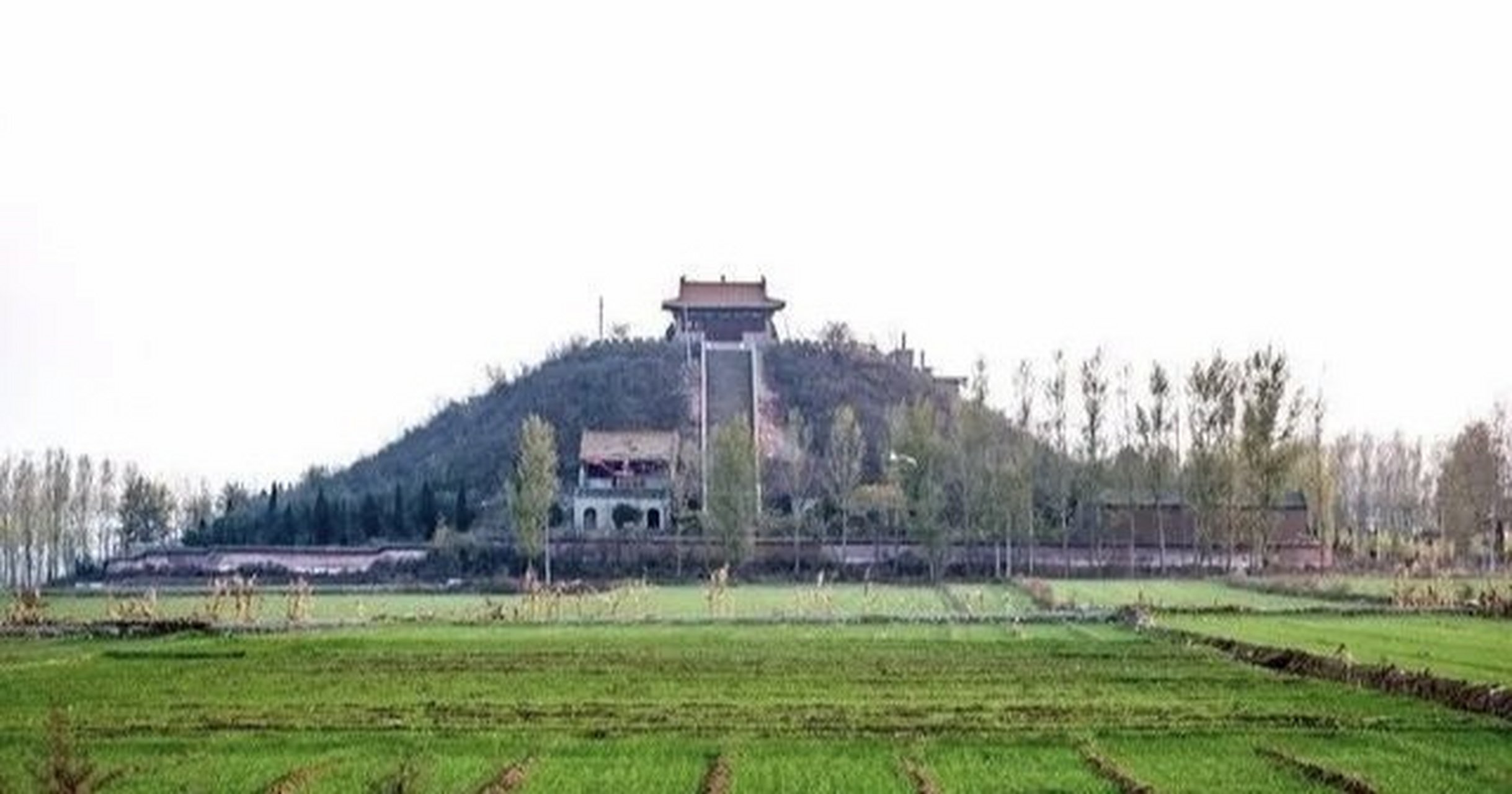 在河北磁县有一座帝陵名叫天子冢,1994年的一天,天子冢的一位工作人员