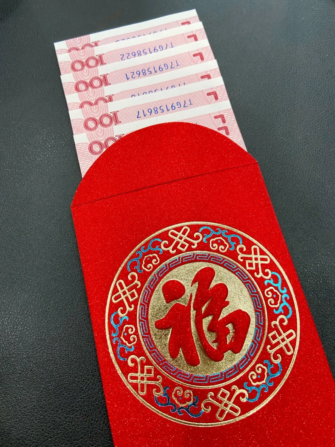 你会给送录取通知书的快递员包红包吗?