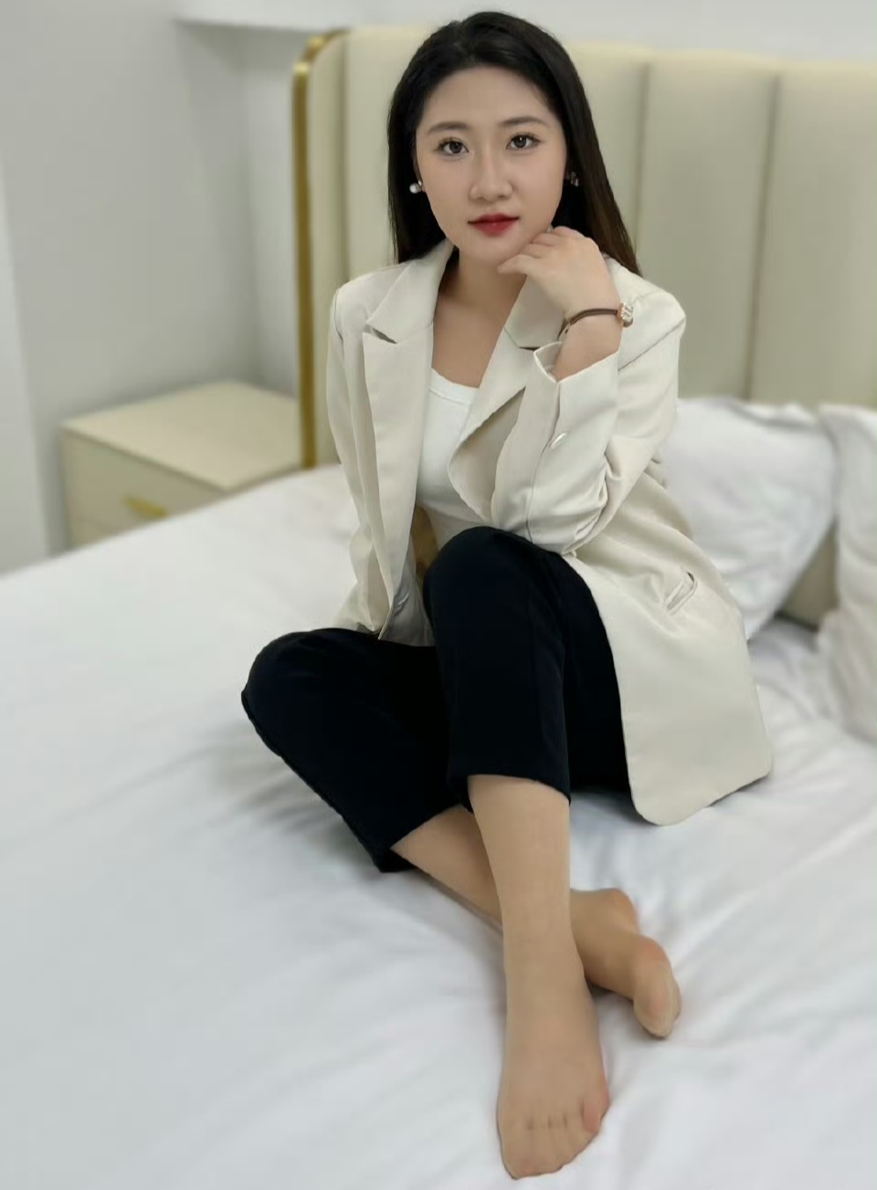 我急忙去银行查询余额,结果让我大吃一惊,卡里竟然只剩下了3万
