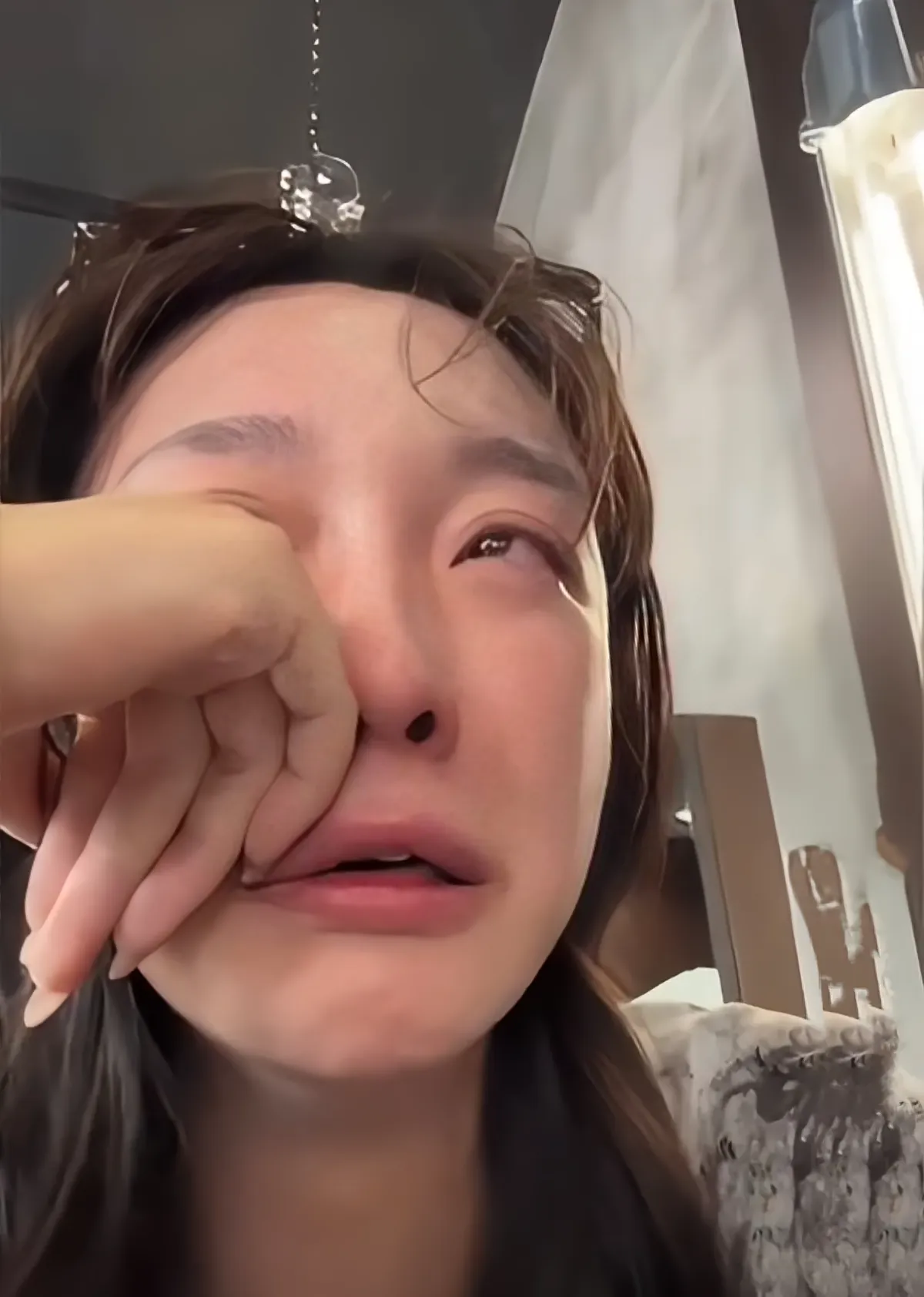 8万,后来我女儿主动要求要五金,结果男方要求婚检,最后女儿婚检没过