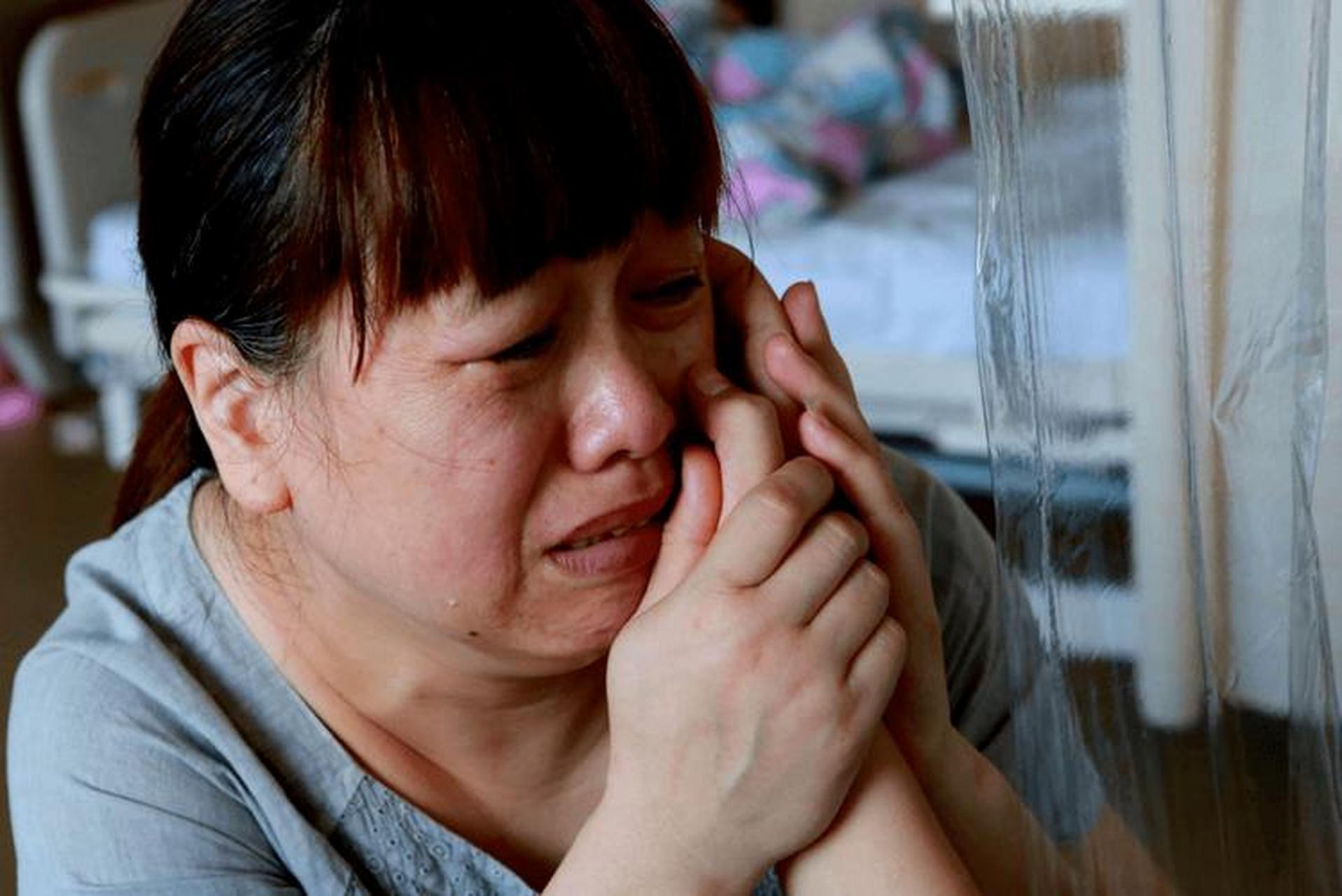 小伙怕被女友父母嫌弃,便谎称自己是孤儿,但他始终良心不安,在结婚