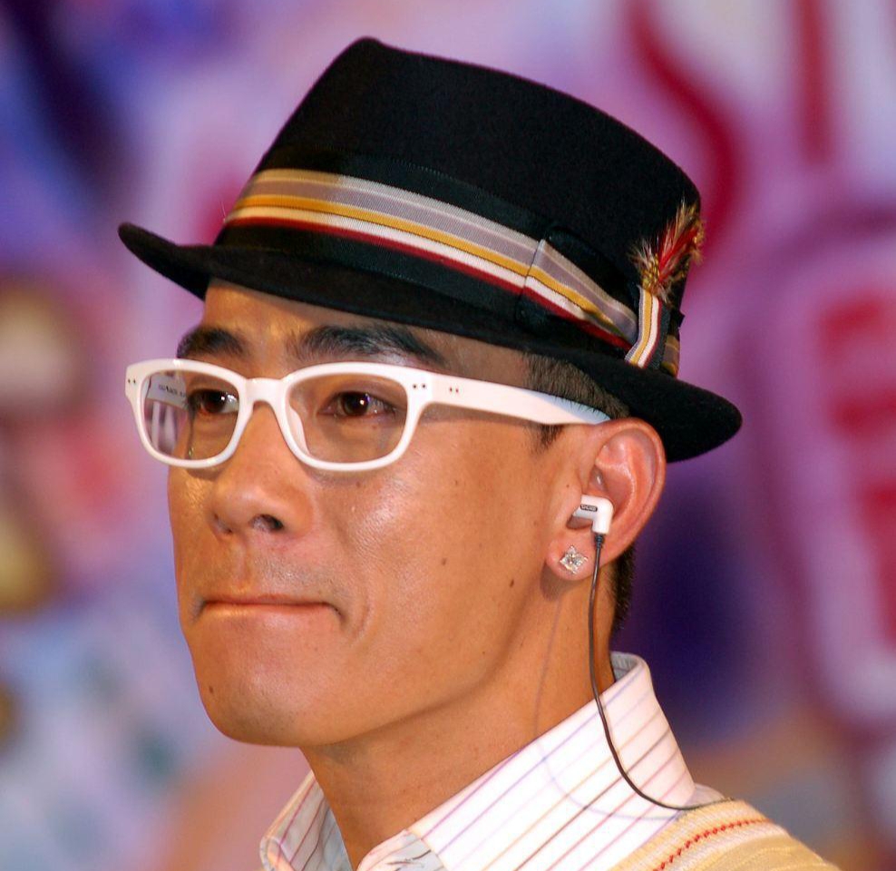 2018年,陈小春说:"小时候家里穷,吃不上饭,就把13岁的弟弟卖了3000块