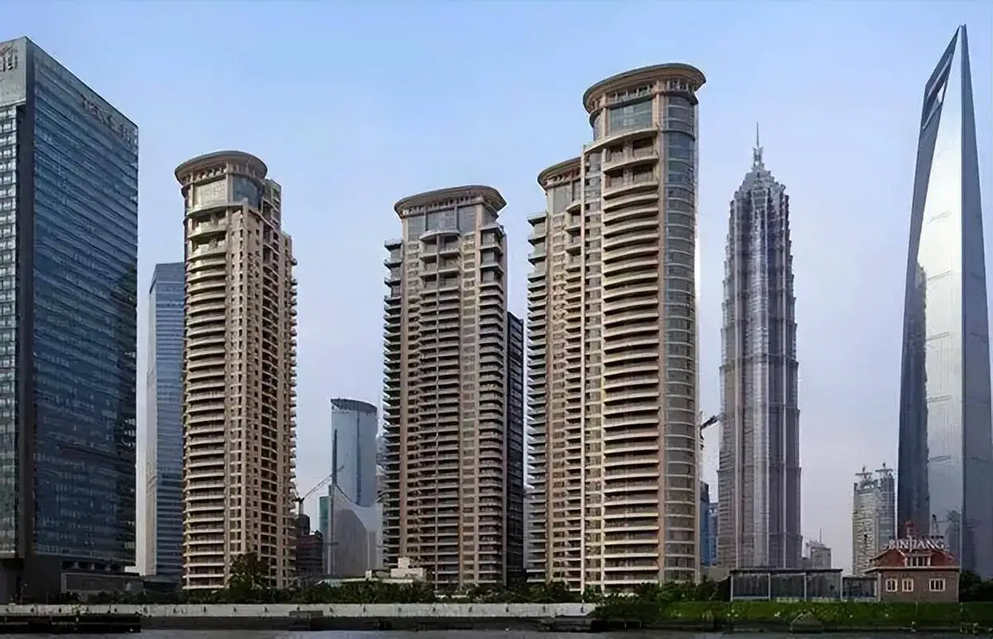 张杰谢娜在长沙北京都有房子,生了双胞胎女儿后,却跑到上海汤臣一品