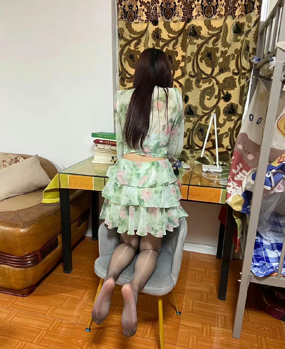 寒暄几句后,她说:"我跟你的关系就不用兜圈子,有话我就直说了