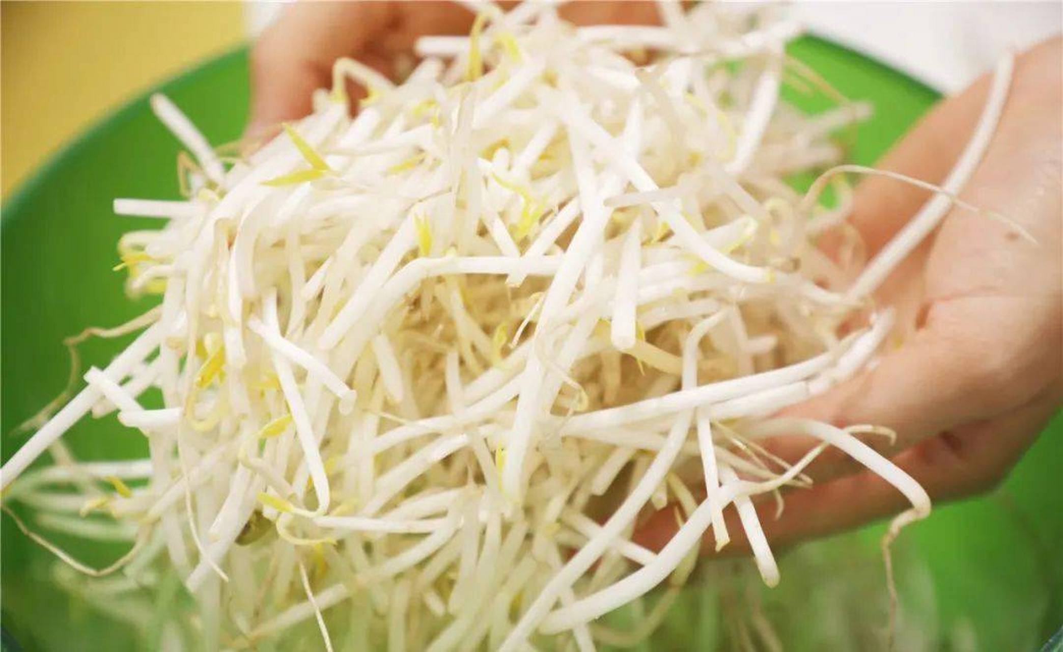 河南濮阳,一女子因售卖4斤豆芽,获利7毛6分钱,被市监局罚款10万元