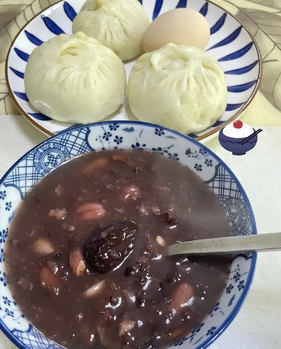 早餐八宝粥,十个包子八宝粥早饭图片外面吃一碗白粥图片