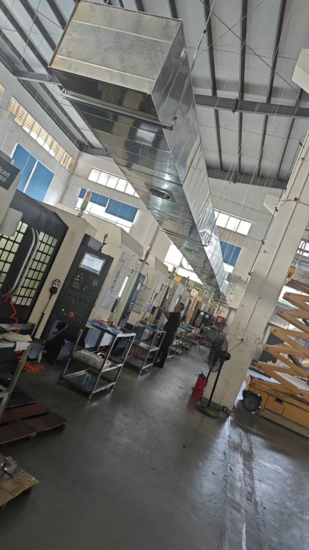 深圳3000平米钢结构厂房层高12米的车间,客户叫我设计厂房通风降温