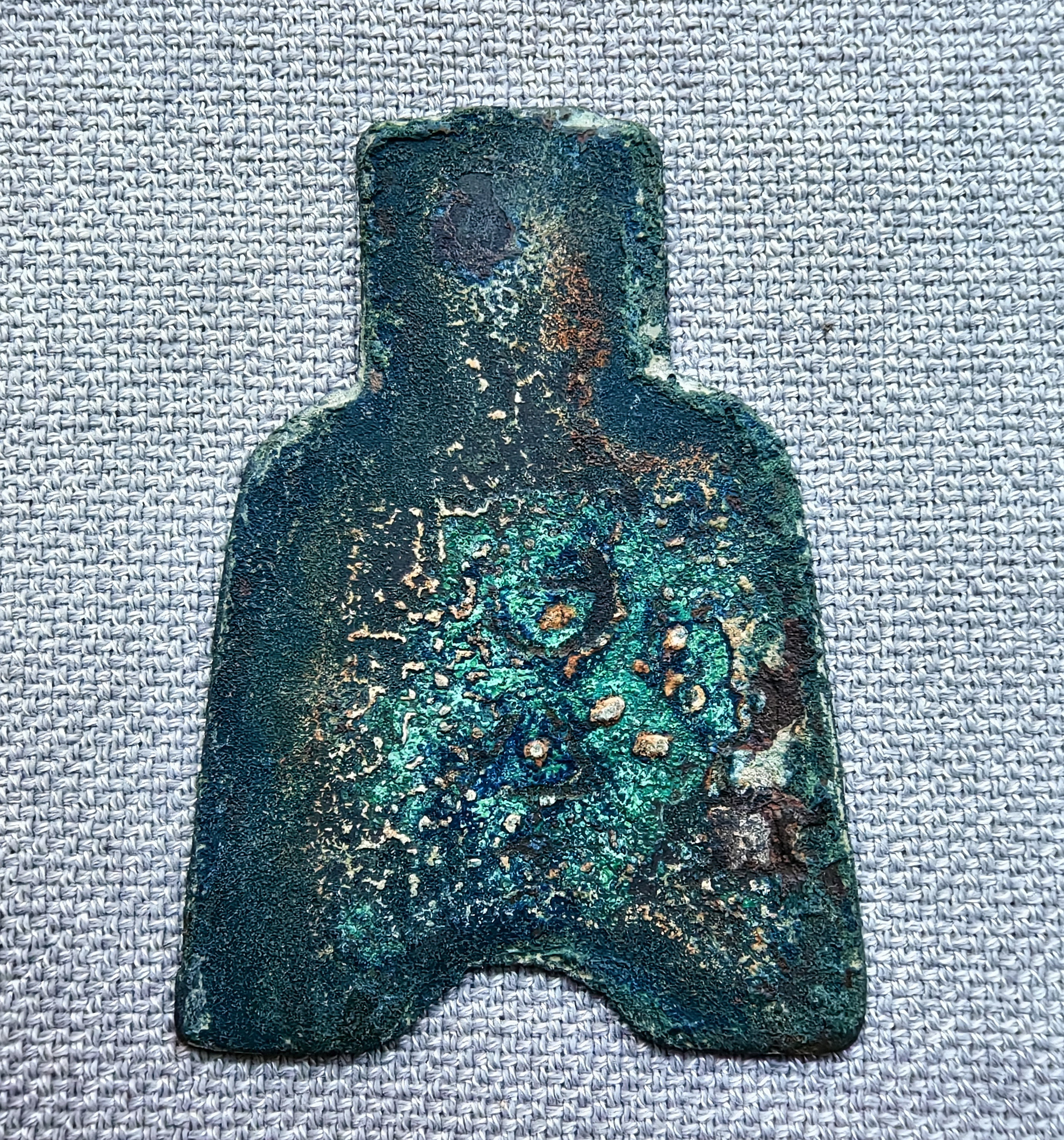 战国布币三枚,锈色不错.