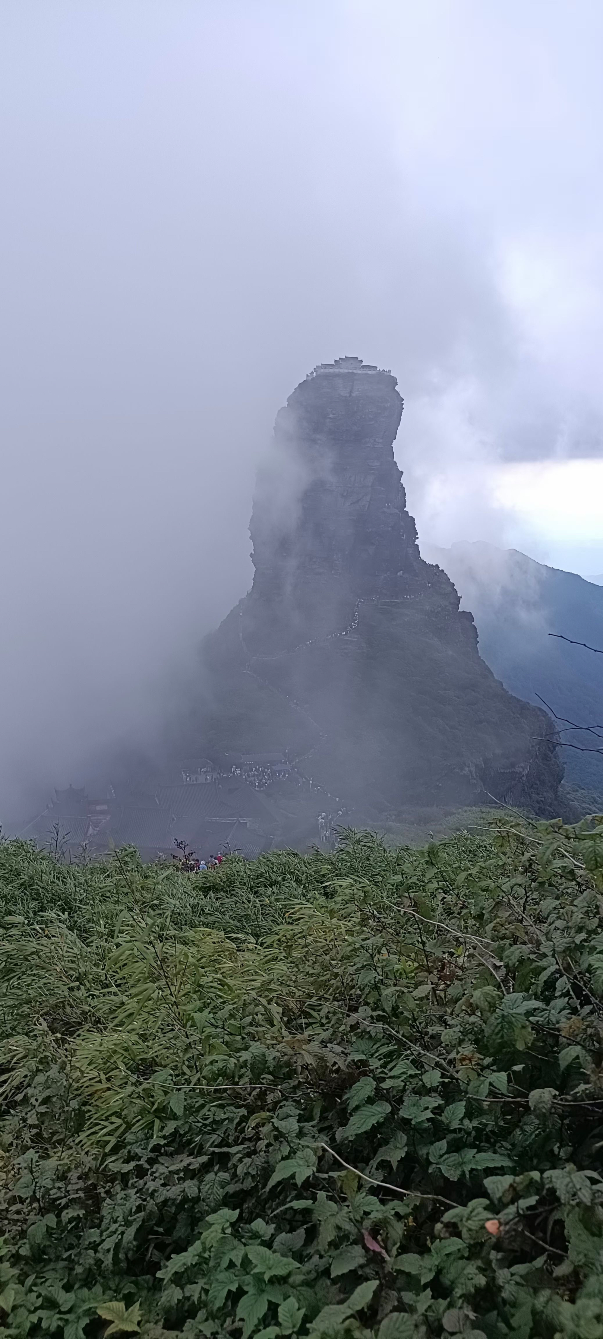 泥巴山两重天风景图片图片