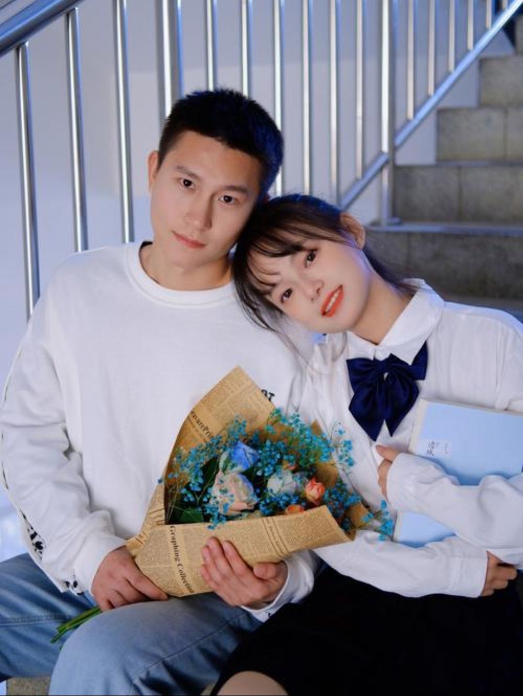 爱情与成长:大学里的珍贵经历    在大学里,我们不仅追寻着知识,也