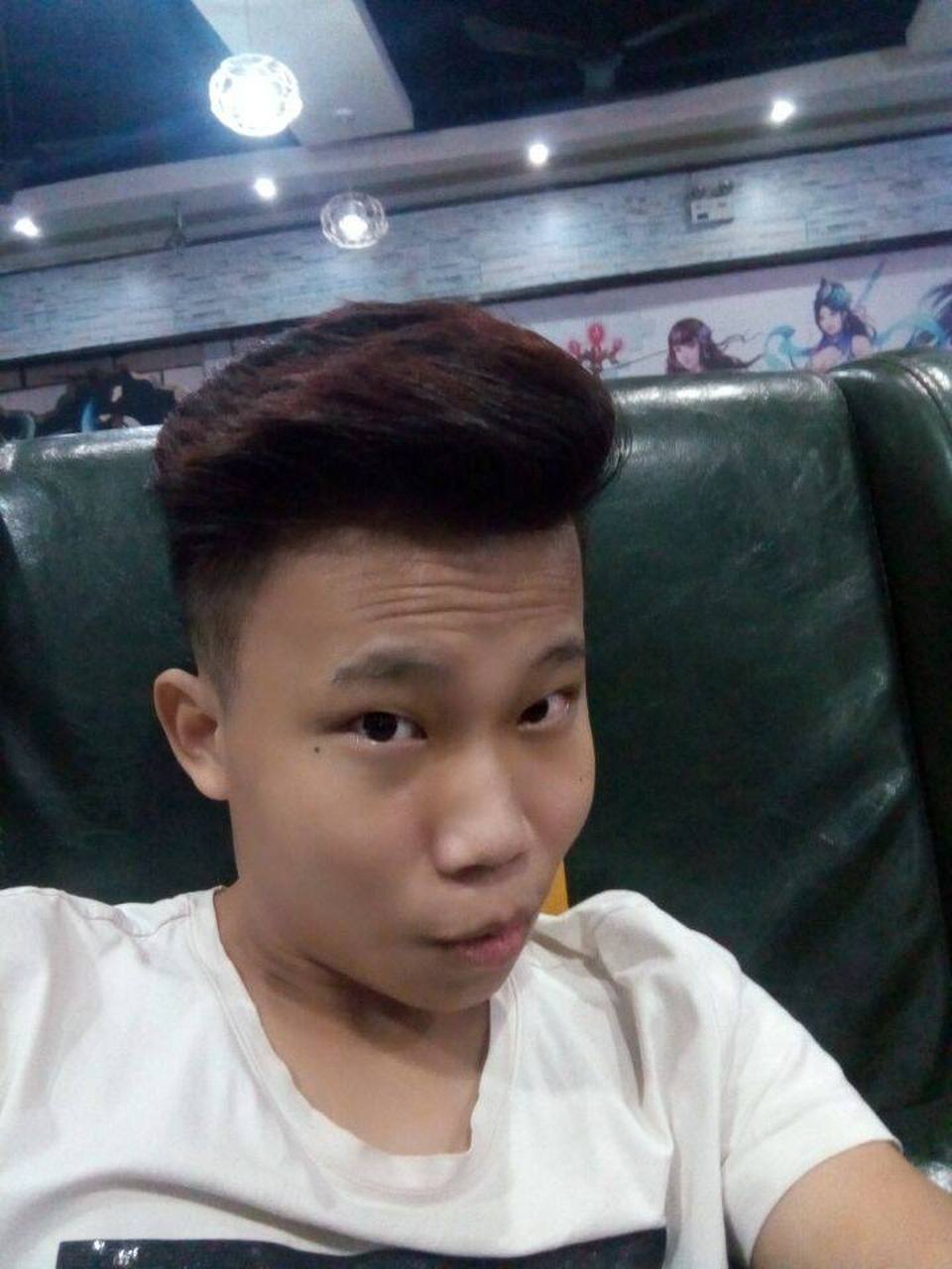 唐伟华 #那些年喜欢过的歌手# 我从初中就喜欢他了 听他歌长大的 他人