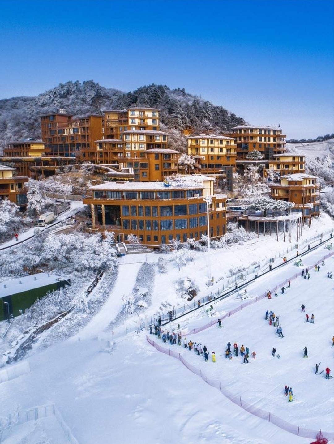 高阳山温泉滑雪场图片