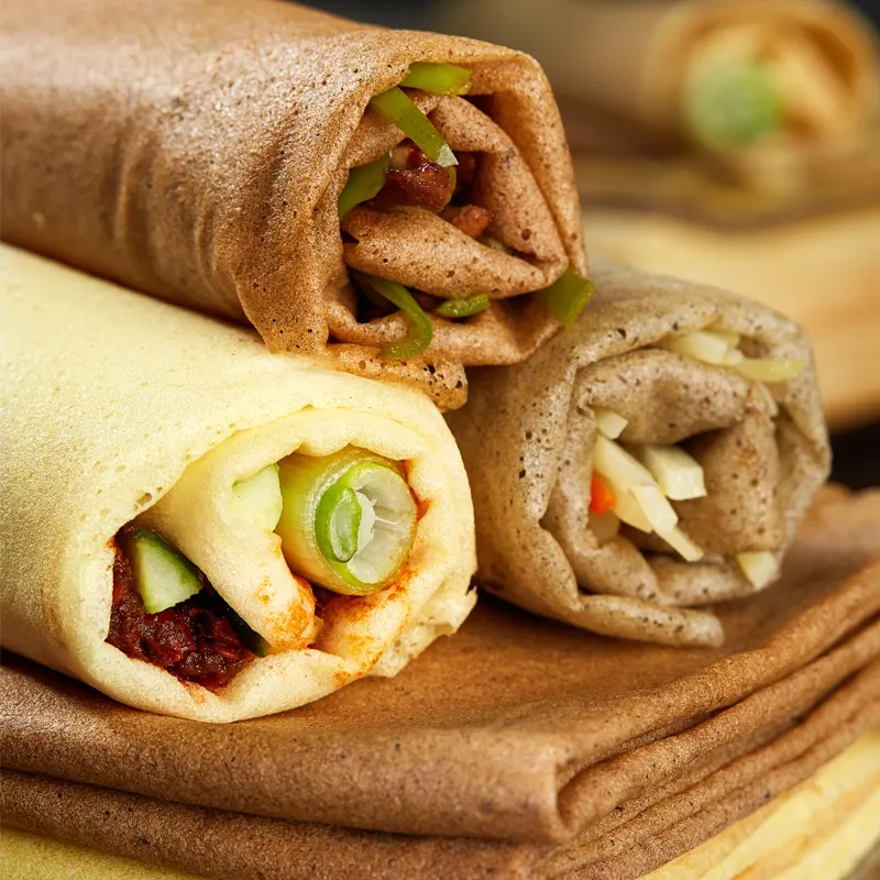 山东煎饼是源自山东的传统特色面食,主要以小麦粉,玉米粉,谷子粉,高粱