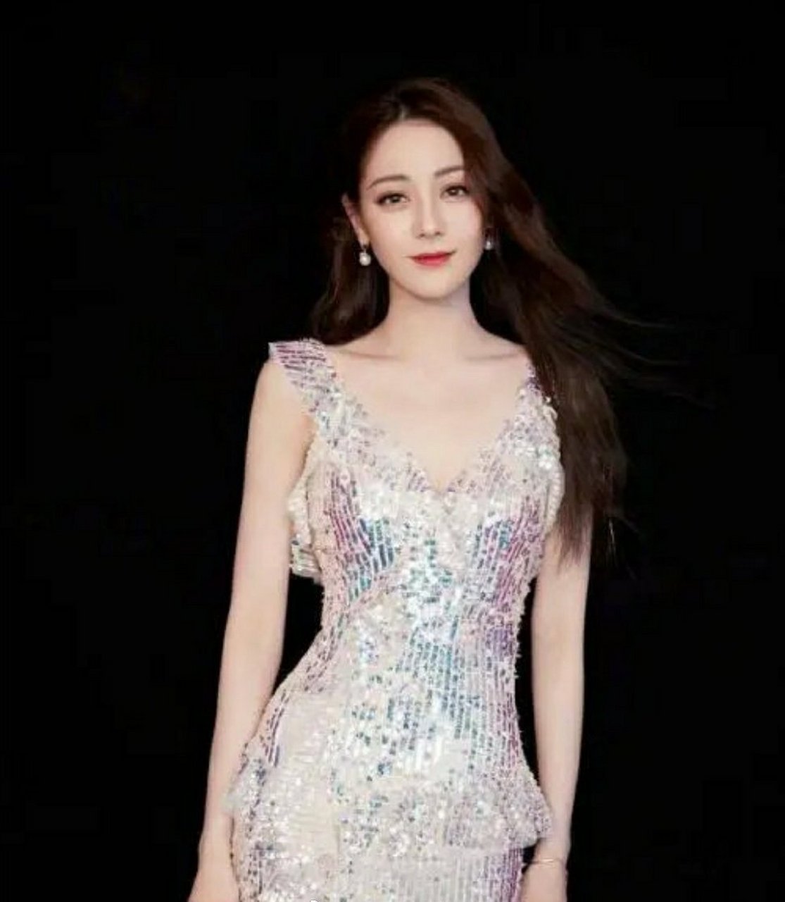 公认的两位s线女星,#迪丽热巴# #倪妮# ,一个字:美!