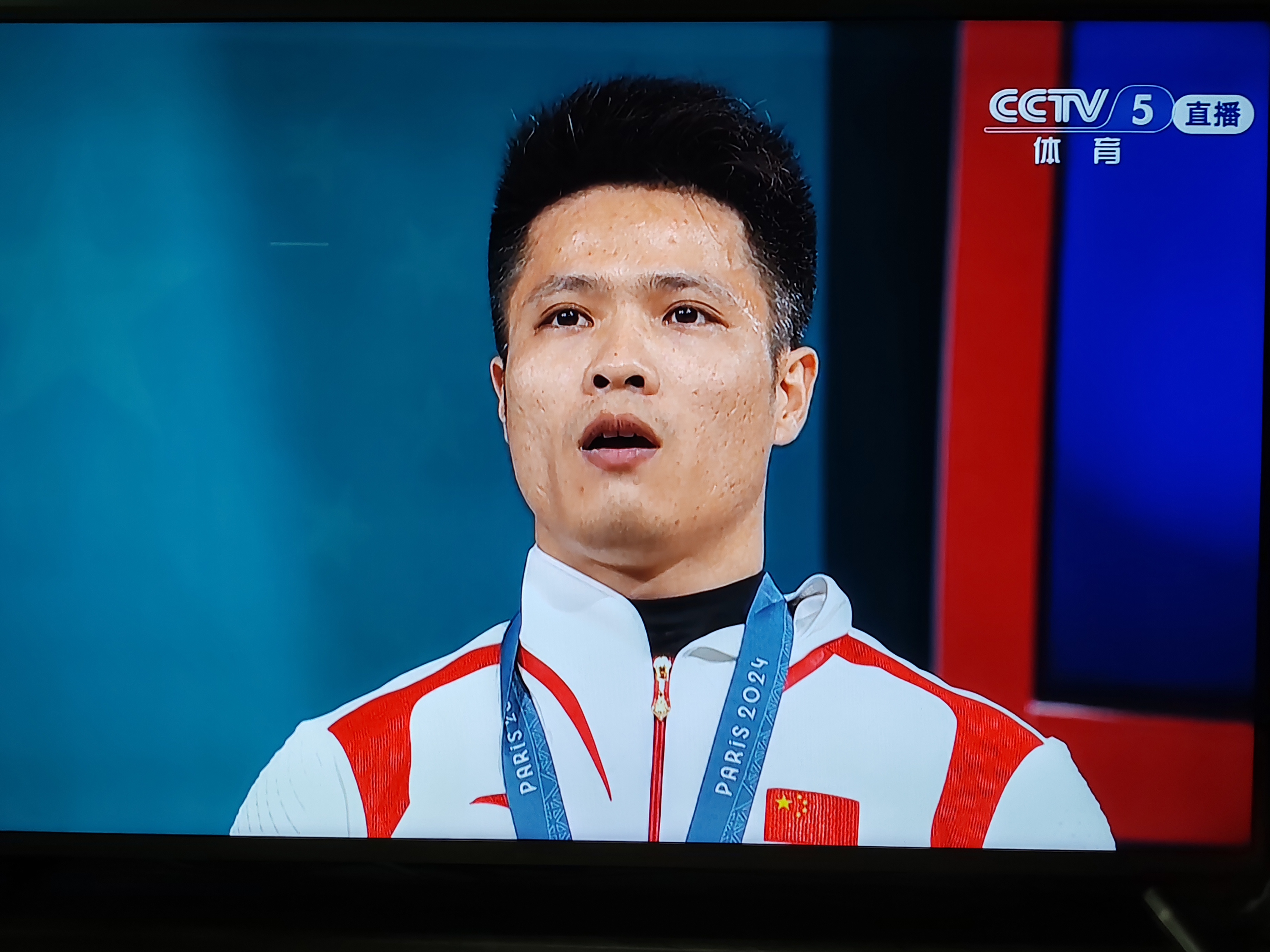 中国61公斤级举重运动员李发彬成功蝉联该项目冠军!