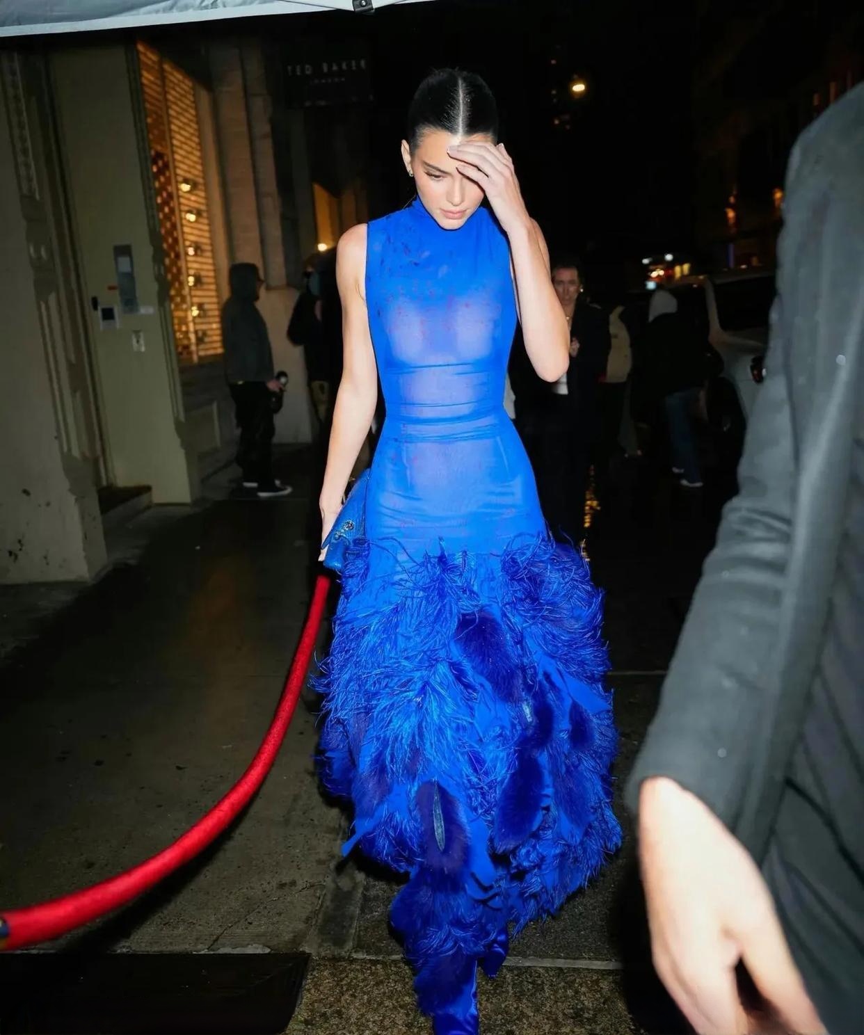 肯豆姐姐优雅性感时装秀