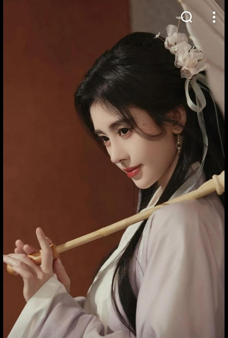 鞠婧祎,轻拢雾绡半遮面,一扇幽梦待君识.
