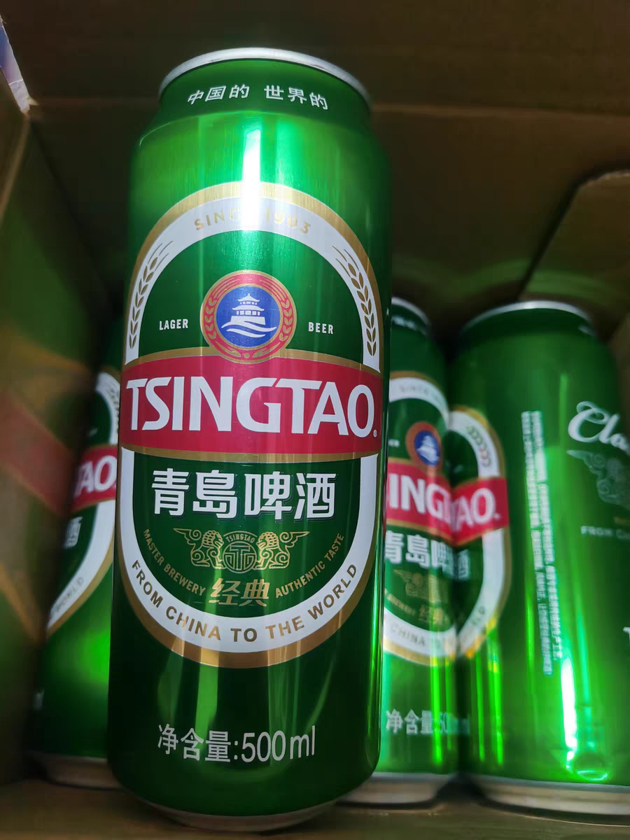 给我爸买啤酒,500ml经典款青岛啤酒,超市大概5块4一瓶