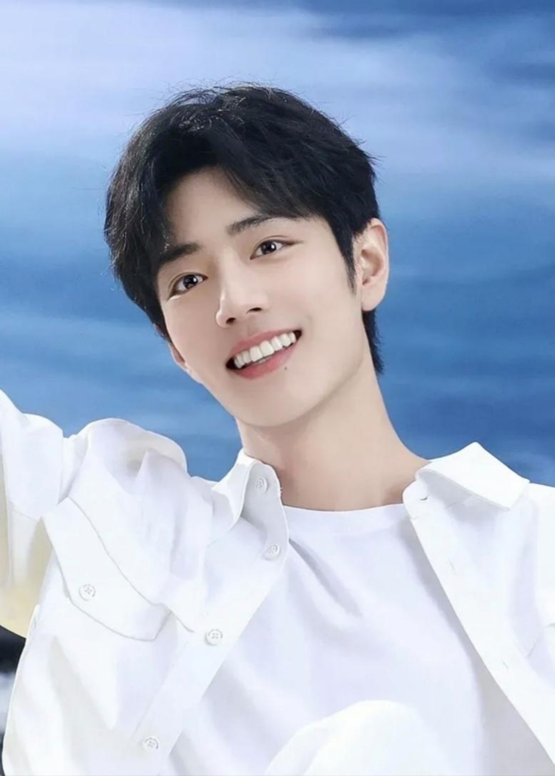 近距离见肖战本人,称其"脸根本不上镜",真人颜值比视频里高出一大截