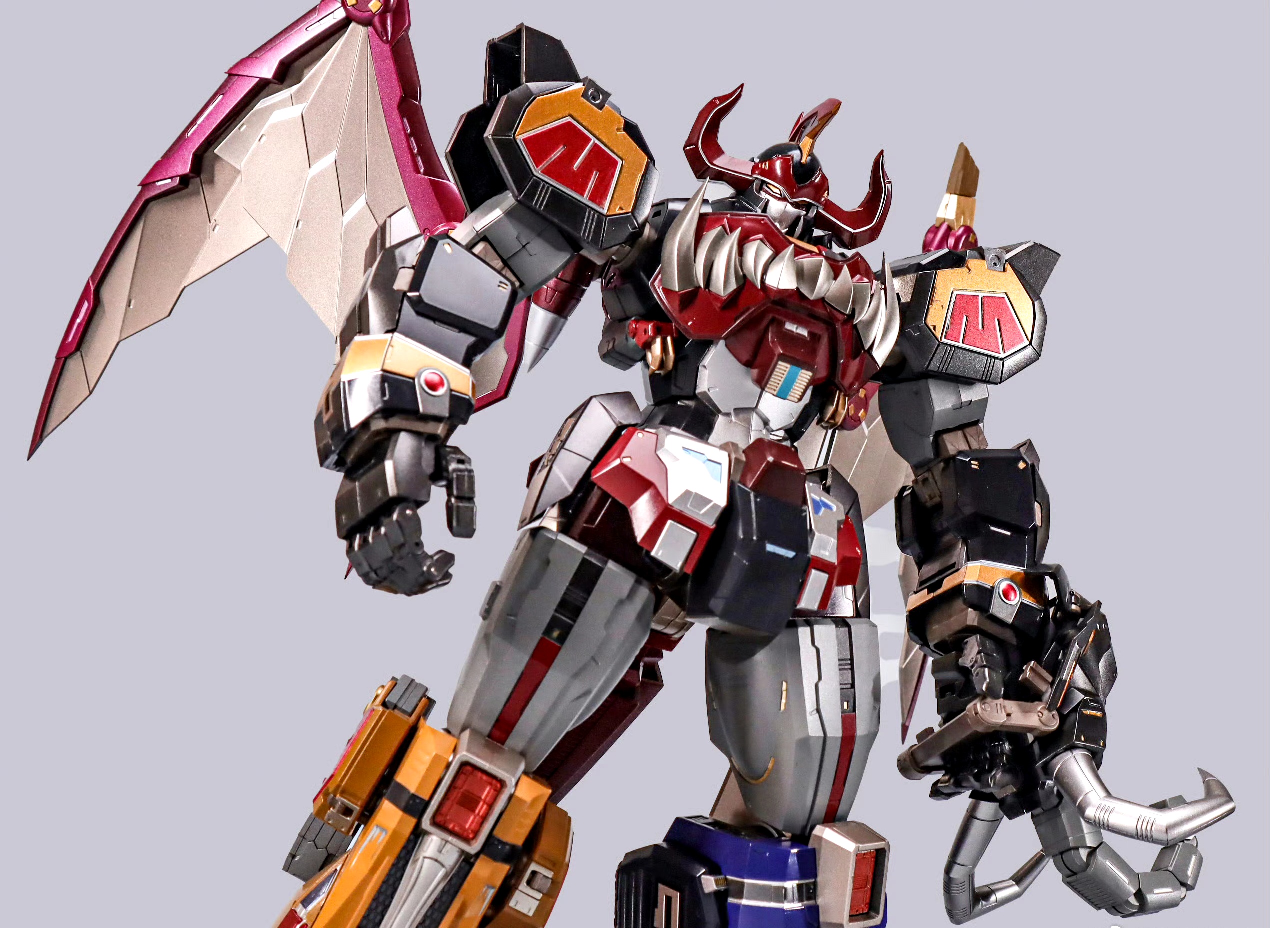 该模型以《恐龙战队兽连者》中的大兽神