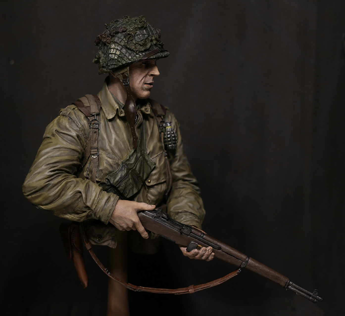 模型欣赏:一组美军二战军官胸像雕像,应该是101空降师506团2营e连连长