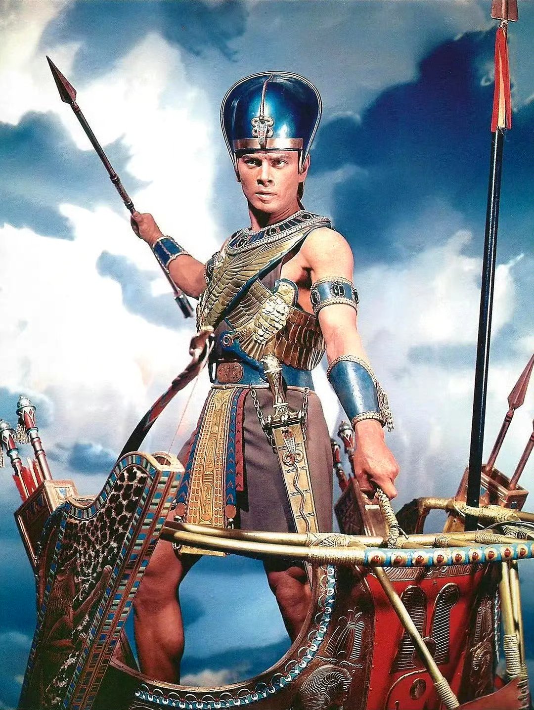 分享一组1956年派拉蒙的电影《十诫》剧照,电影故事曲折,人物造型考究