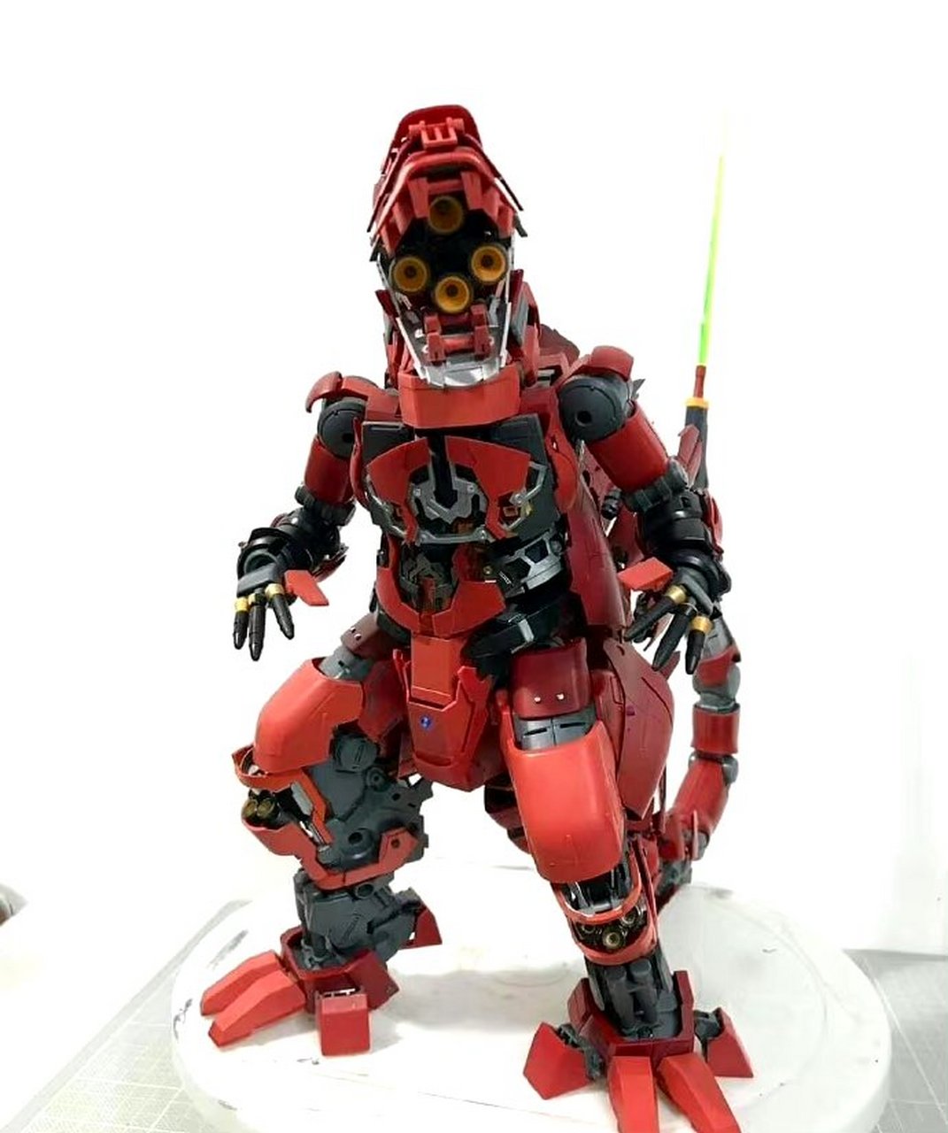 模型欣赏:利用卡版沙扎比零件组装的机械哥斯拉,by 模友.