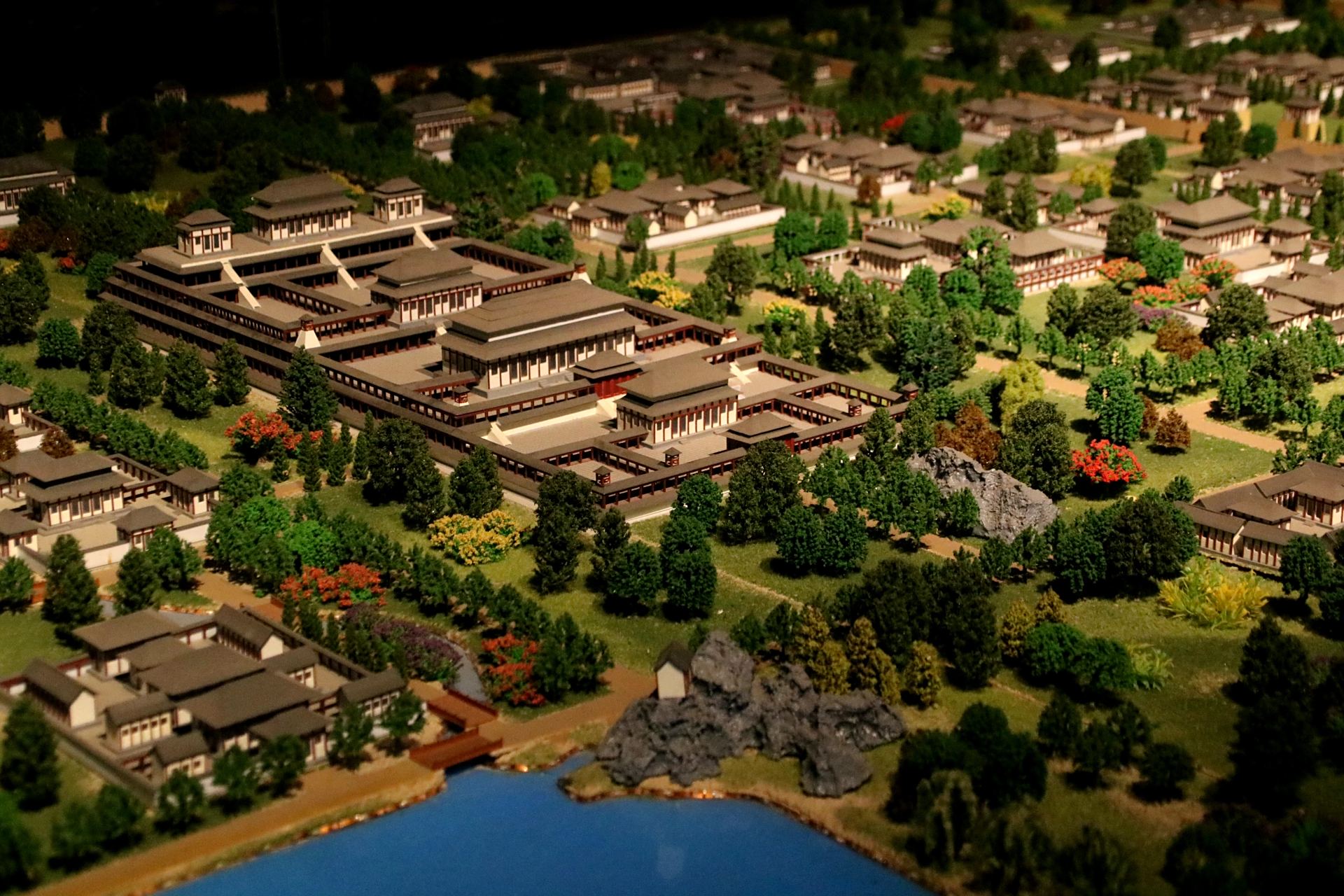 西北大学博物馆藏的汉长安城未央宫前殿复原模型,汉代时期长安城规模