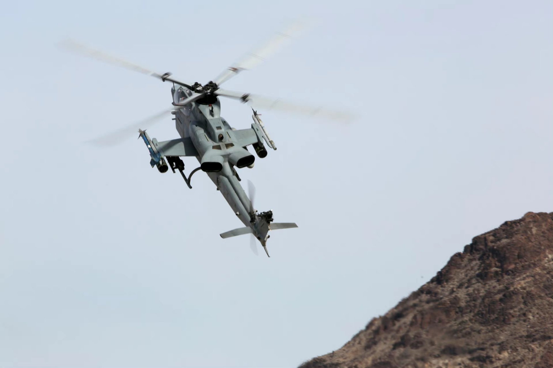 战机欣赏:美国海军陆战队 贝尔 ah-1w/z 超级眼镜蛇武装直升机.