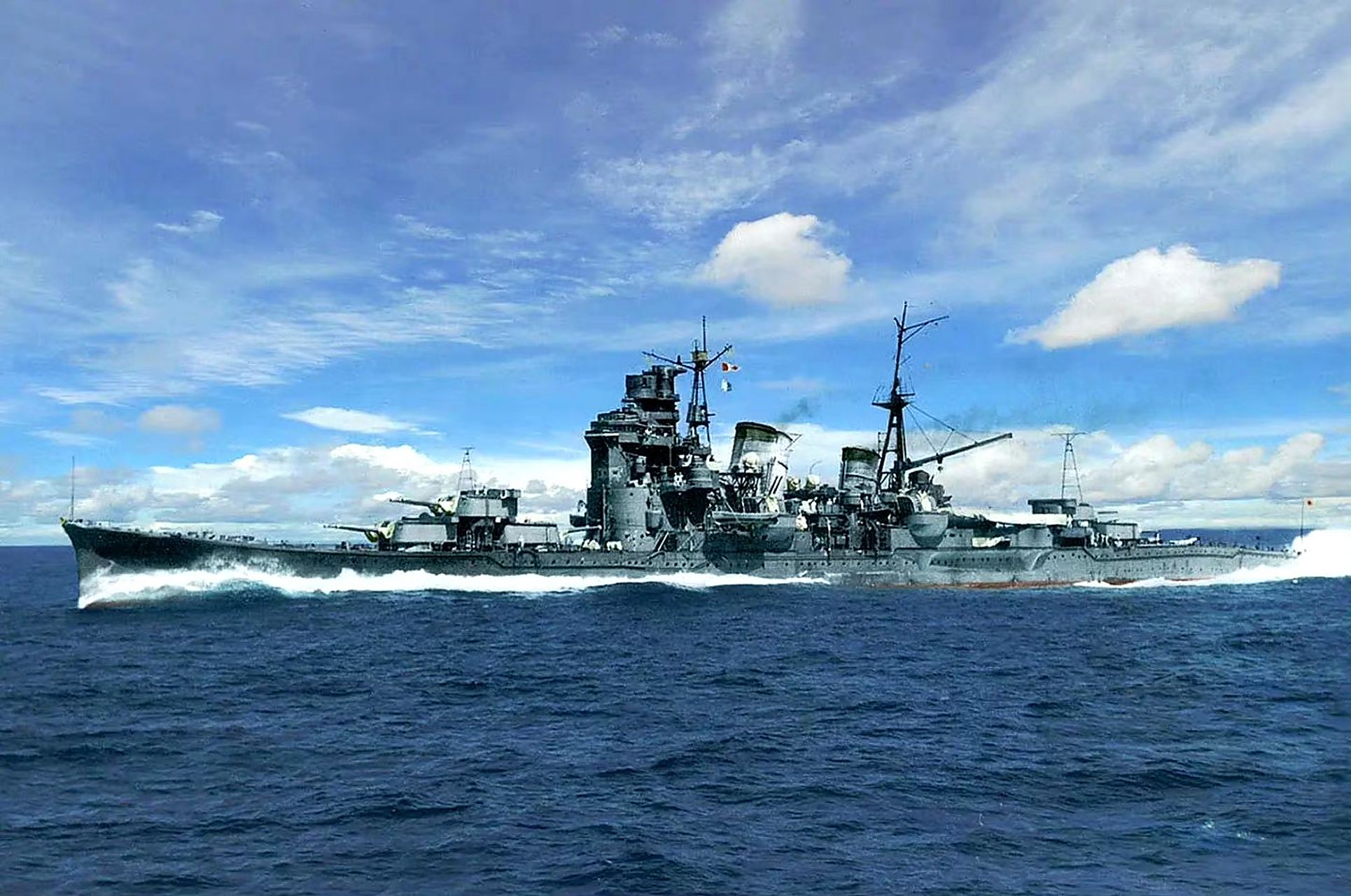 一组二战巡洋舰照片欣赏,作为仅次于战列舰的舰种一直活跃在前线.