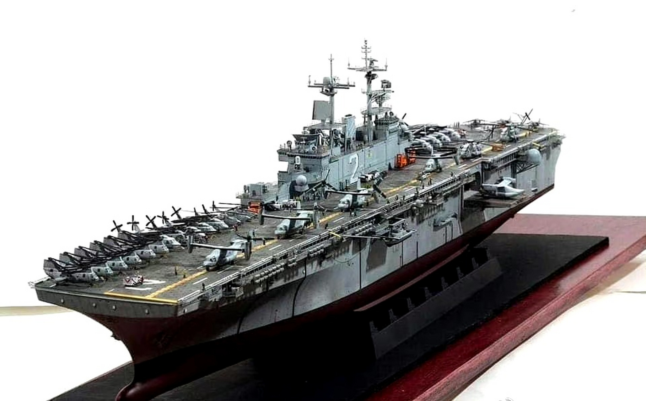 军模欣赏:1/350 美国海军 黄蜂级 埃塞克斯号两栖攻击舰,by nagatoshi
