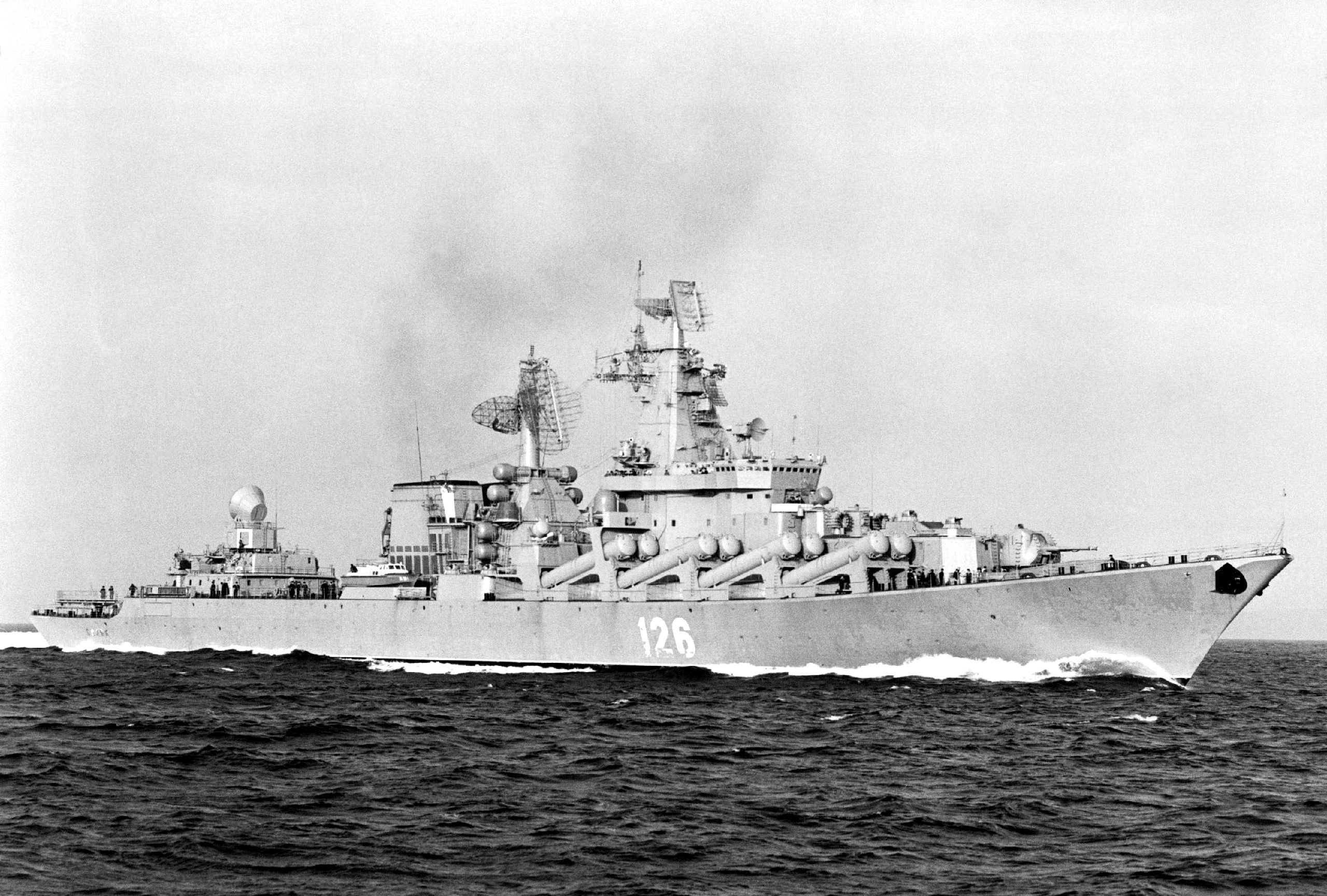 该舰是俄罗斯海军除了基洛夫级导弹巡洋舰外第二大的舰艇