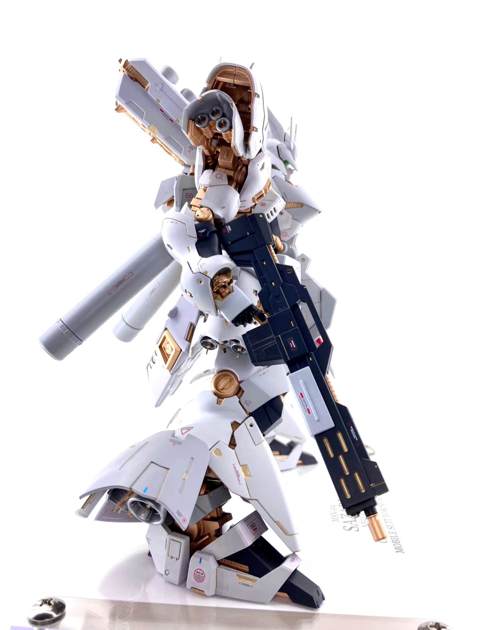 模型欣赏:机动战士高达 逆袭的夏亚 rg msn-04 沙扎比 白色涂装,by