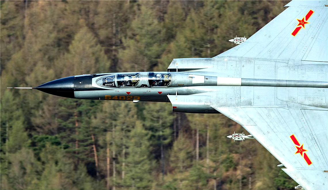 战机欣赏:分享一组我国空军装备的歼轰