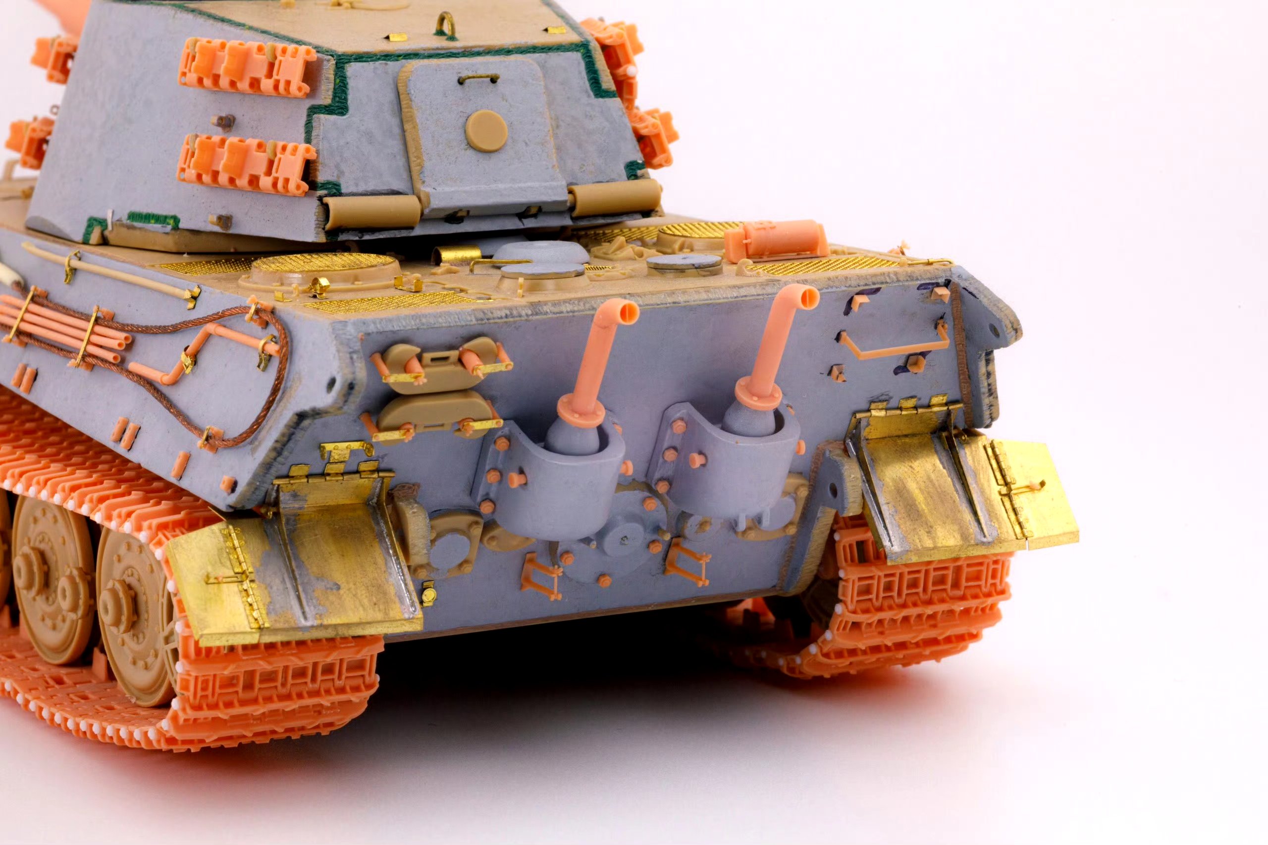 采用了voyager的蚀刻片和履带