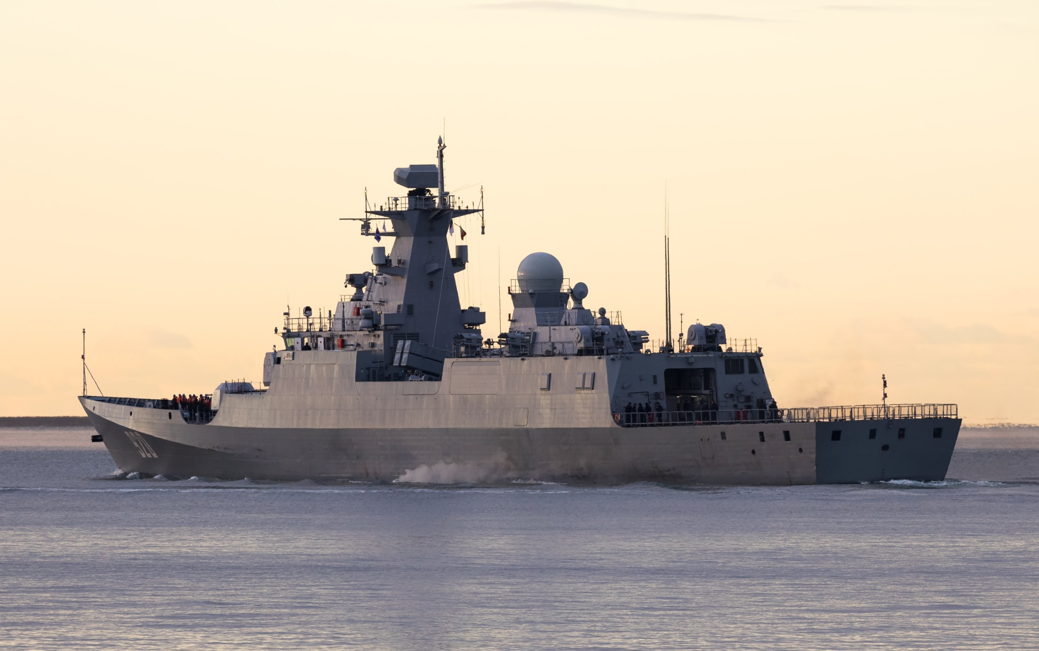 舰船欣赏:阿尔及利亚海军 "阿德哈弗"号护卫舰,是c28a型护卫舰首舰.