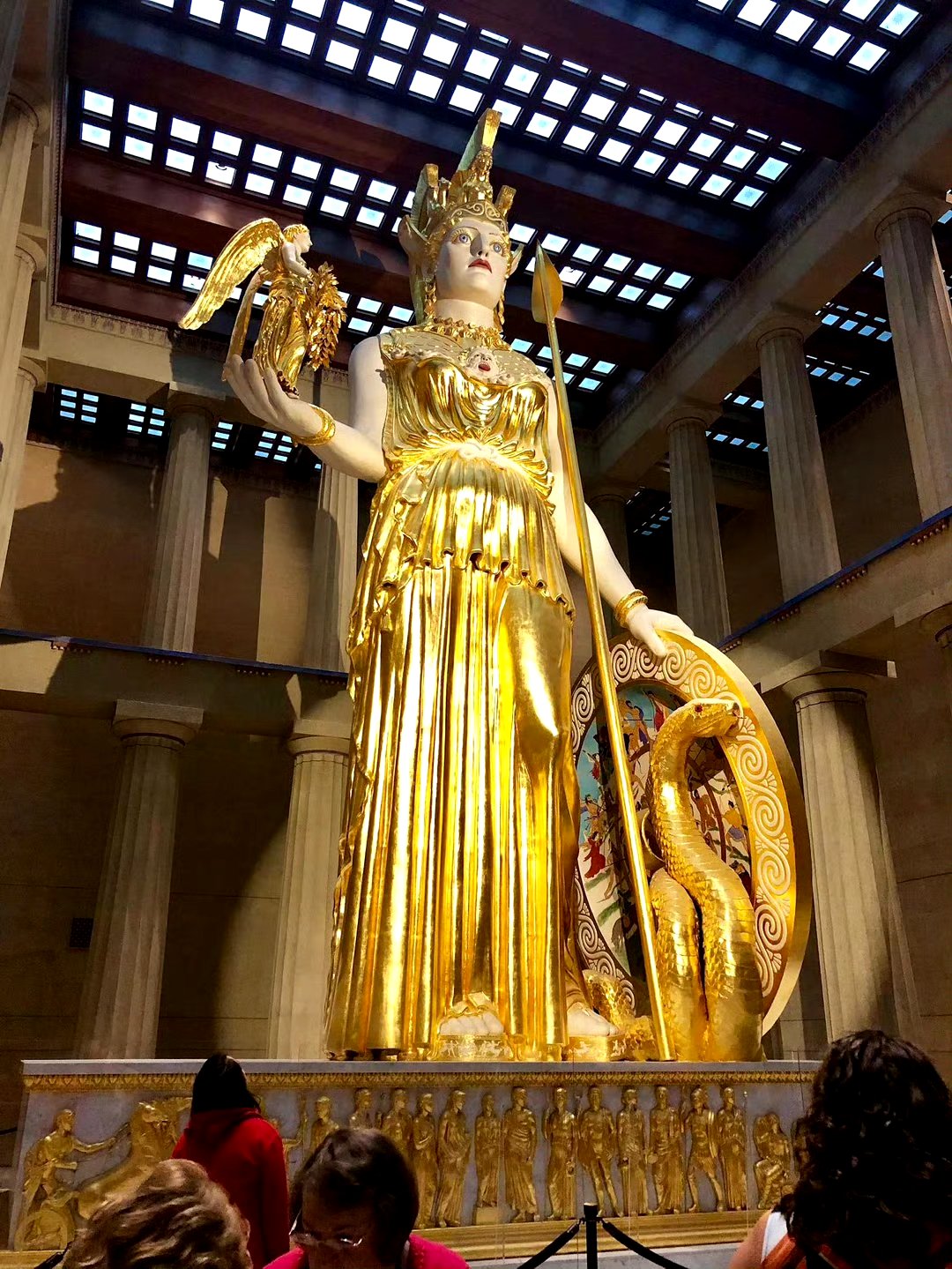 这是菲迪亚斯于公元前438年在帕特农神庙竖立的雅典娜帕特农神像最