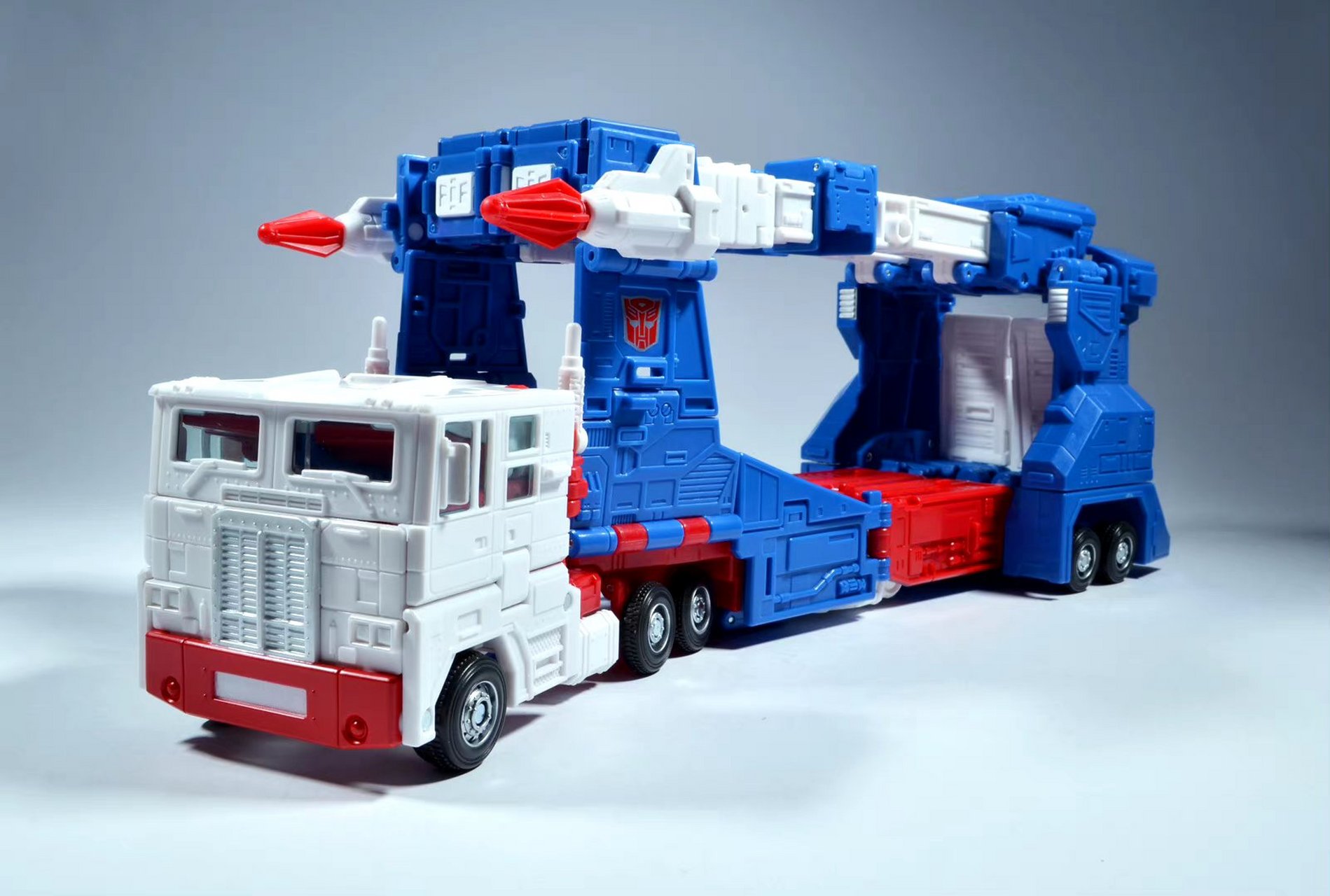 模型欣赏:孩之宝变形金刚 ss86大电影系列 指挥官级 通天晓 实物图.