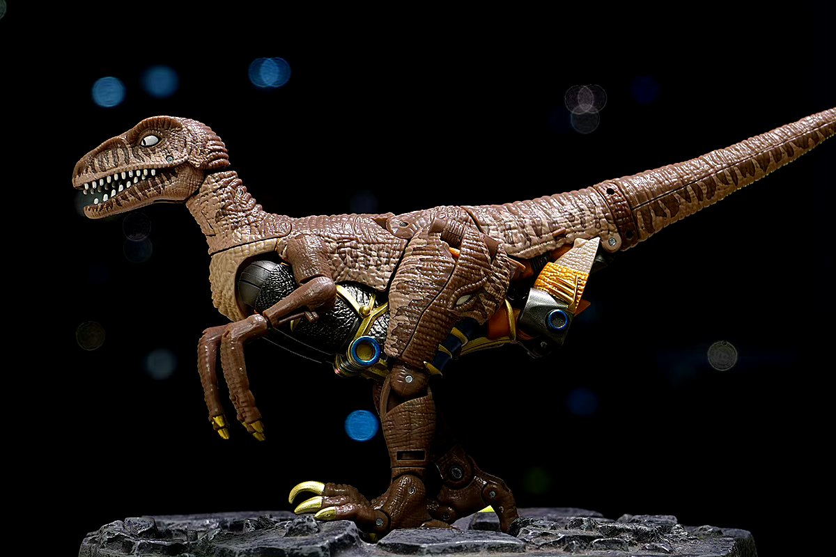 模型欣赏:变形金刚 超能勇士对决系列 恐龙勇士,色彩较美版精细,腿部