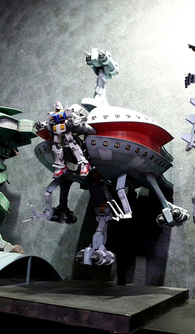 模型欣赏: 一组《机动战士高达雷霆宙域》机体模型化,by 竹内陽亮.