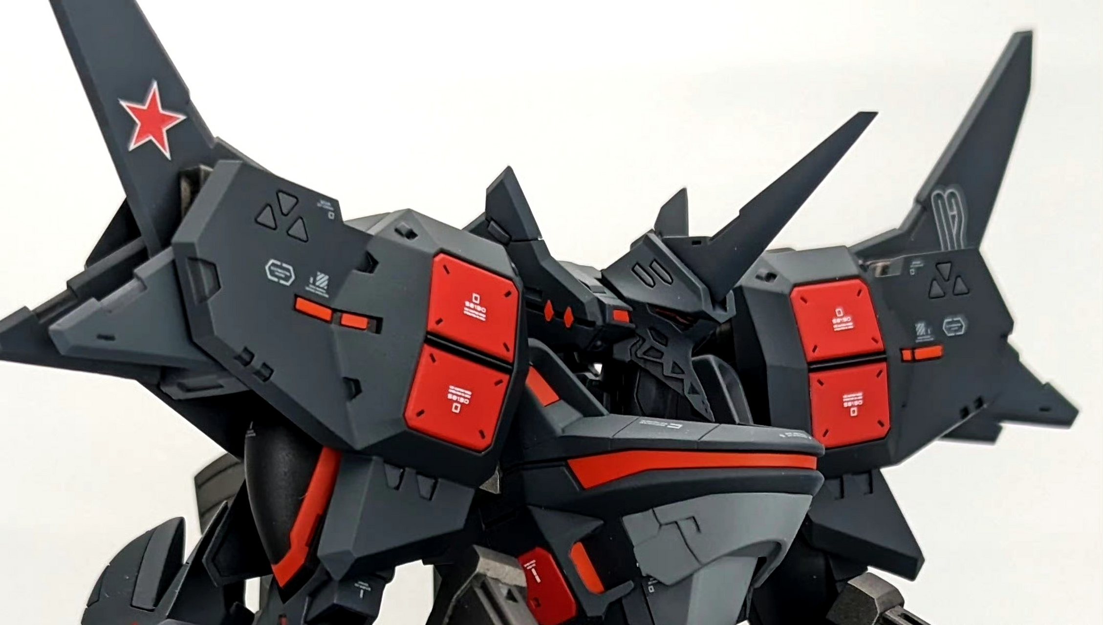 模型欣赏:模型师f4an_21 制作的无比例muv-luv su-47e 金雕.