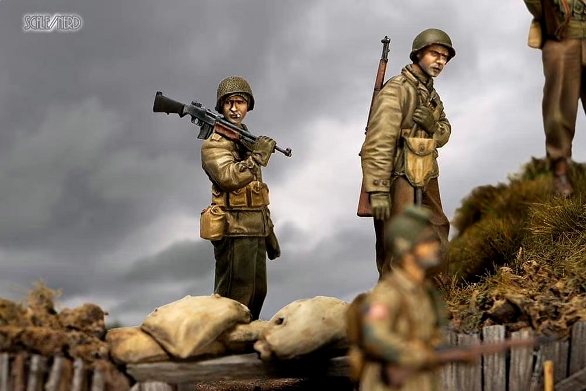 微缩场景模型,展现了二战几个美军士兵战后观看医护兵检查俘虏的情景