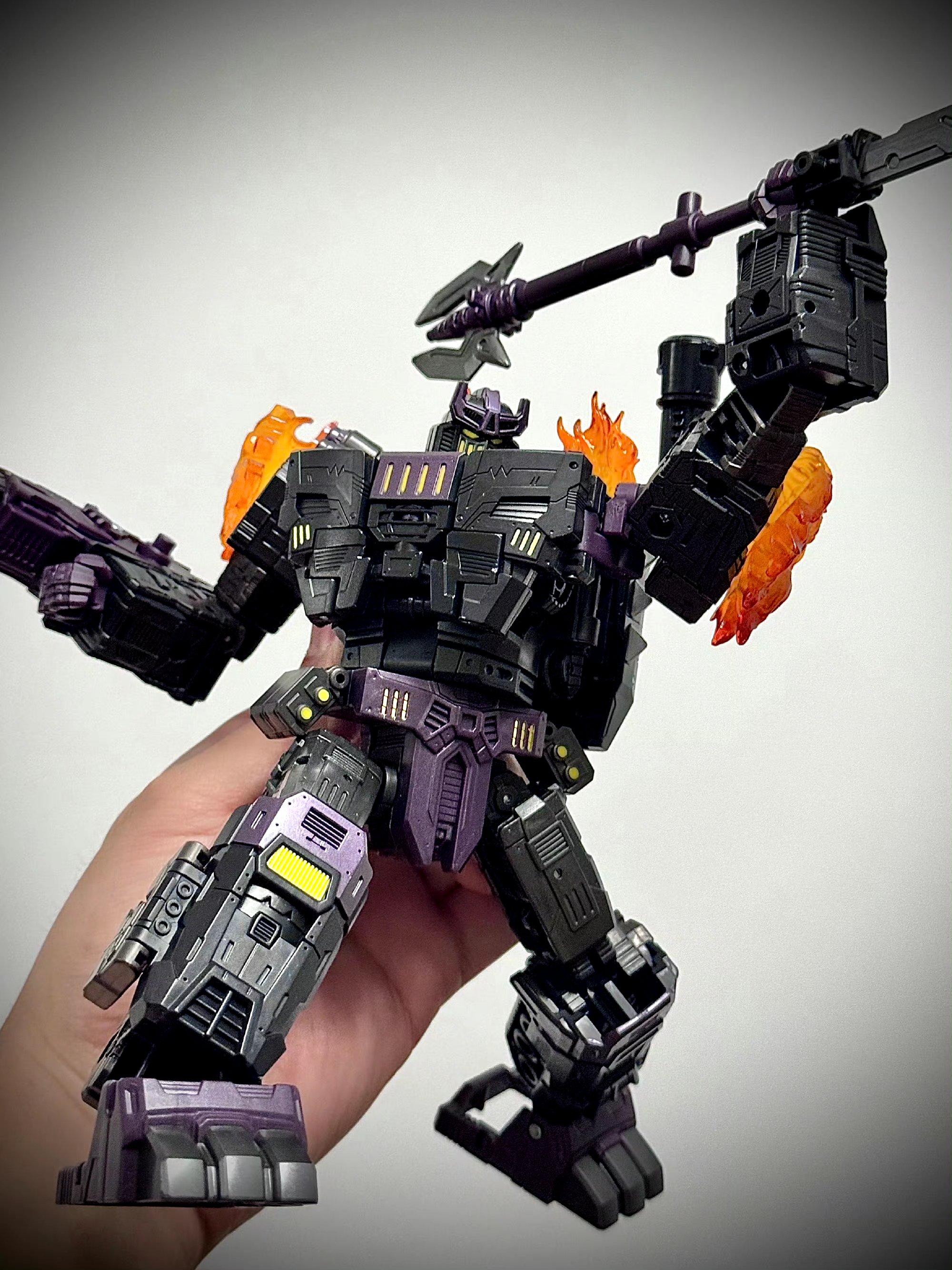 模型欣赏:变形金刚 领袖纪元 l级 堕落金刚