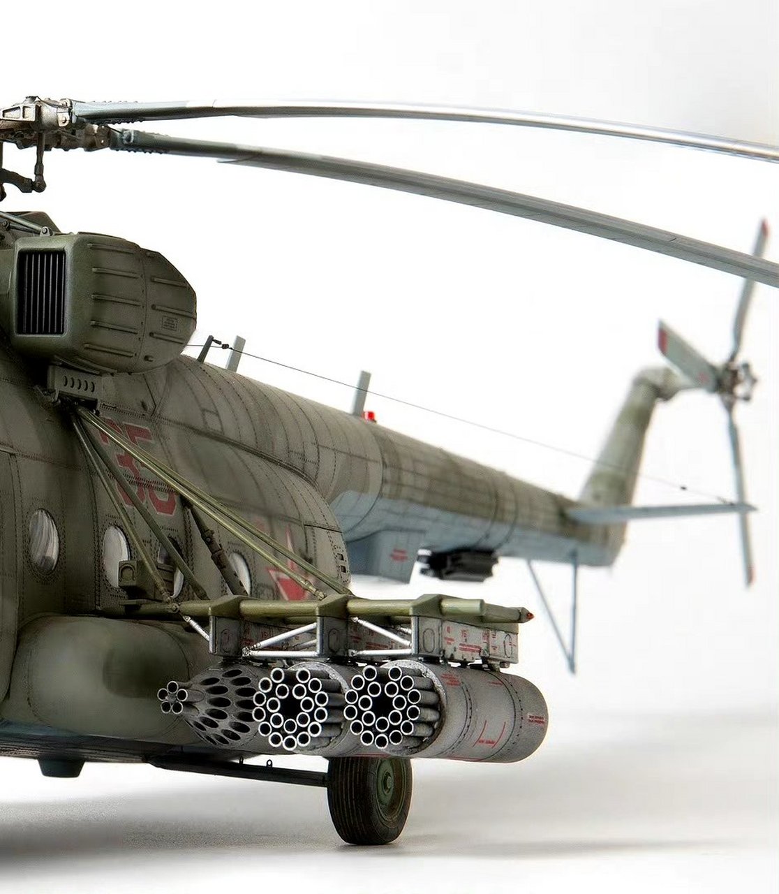 军模欣赏: 红星(zvezda)1/48 米-8mt 676767直升机模型.