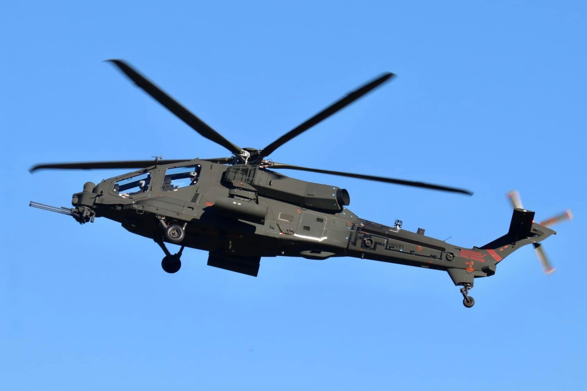 飞行器欣赏:意大利 aw-249武装直升机,是a-129直升机的后继者,起飞