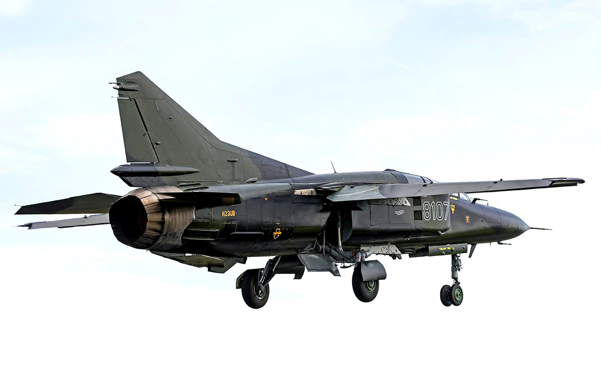 战机欣赏:奥什科什航展上的米格-23ub战斗教练机,可惜这架现在已经没