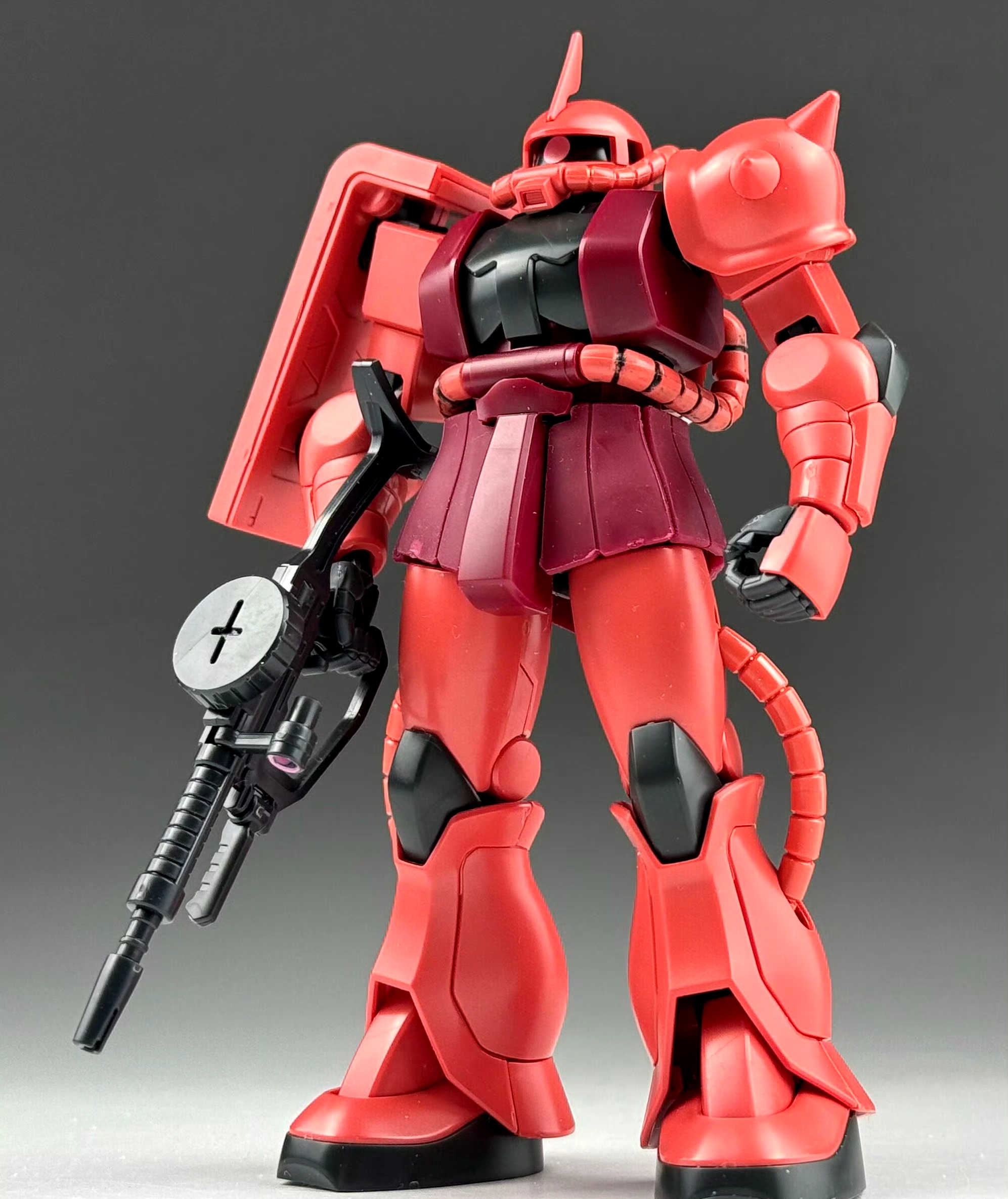模型欣赏:hguc 新生 夏亚红扎古,造型简单清爽富有线条感,整体更加